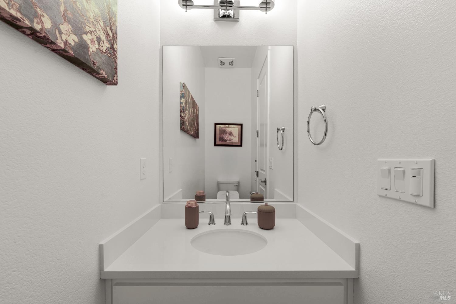 Detail Gallery Image 9 of 56 For 591 Madison St, Petaluma,  CA 94952 - 4 Beds | 3/1 Baths