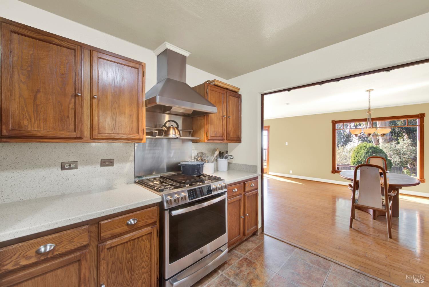 Detail Gallery Image 20 of 65 For 7937 Sunkist Dr, Oakland,  CA 94605 - 4 Beds | 3 Baths