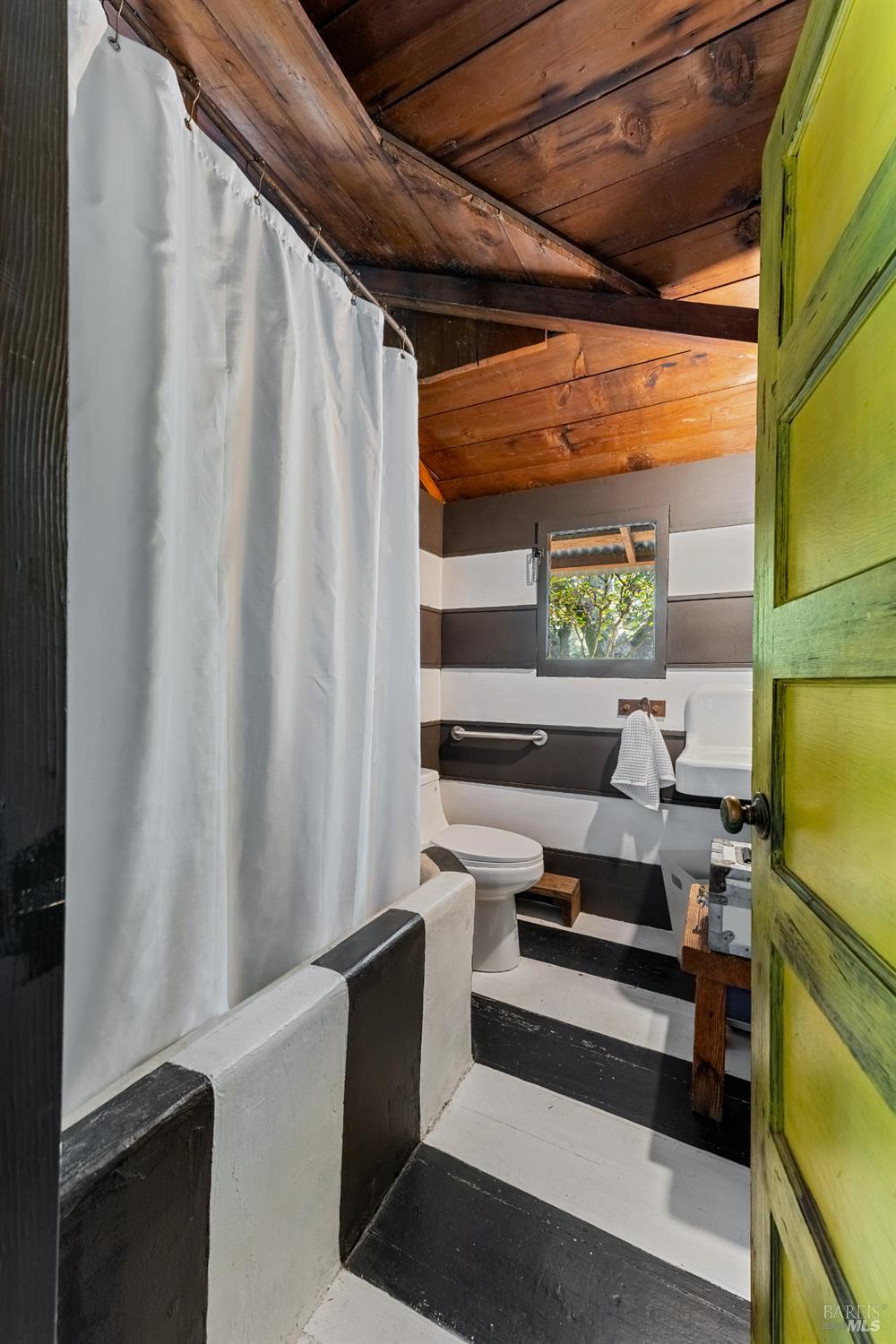 Detail Gallery Image 14 of 37 For 5100 Lovall Valley Rd, Sonoma,  CA 95476 - 0 Beds | 1 Baths
