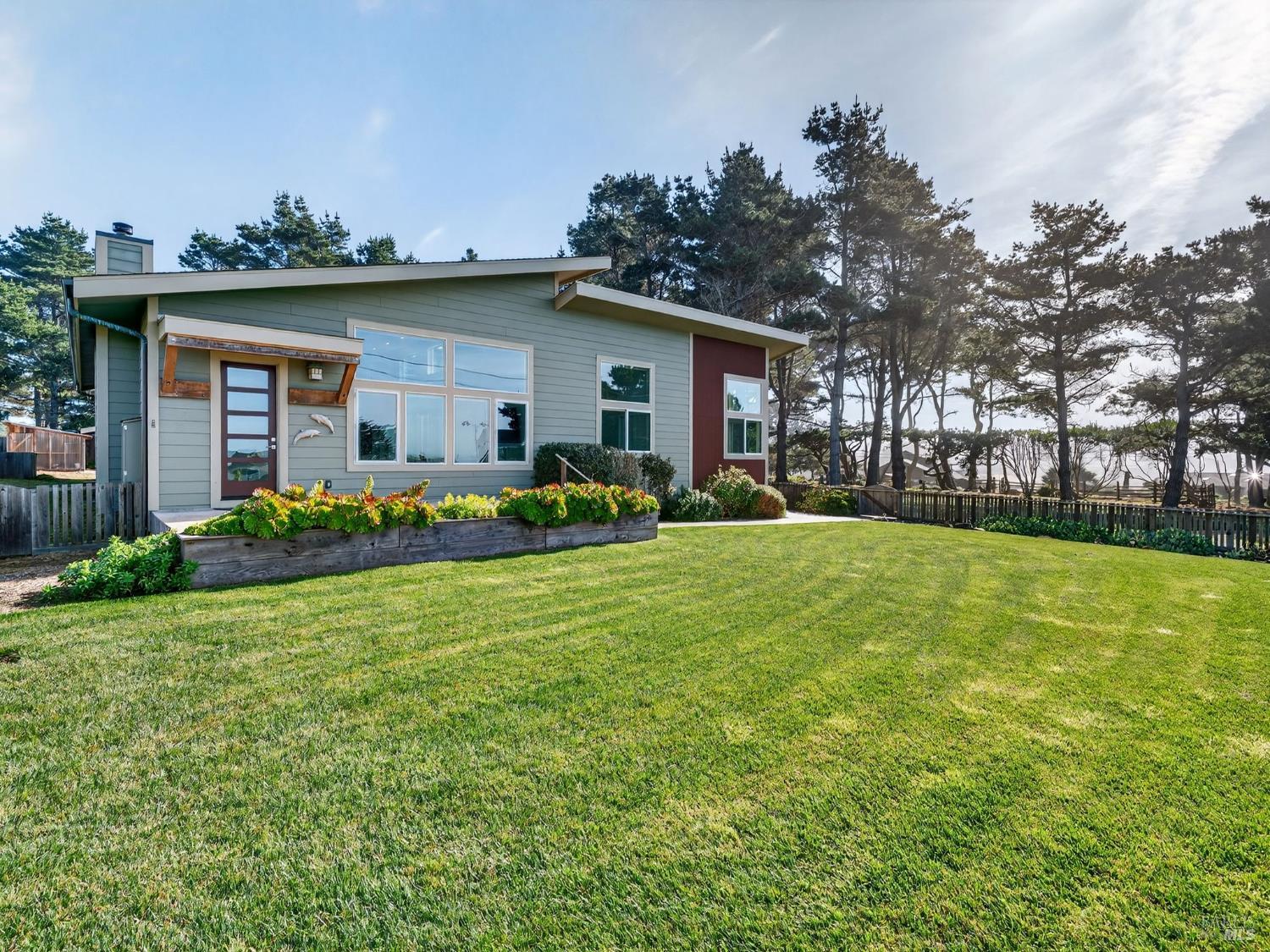 Detail Gallery Image 4 of 59 For 31380 Bay View Ave, Fort Bragg,  CA 95437 - 3 Beds | 2 Baths