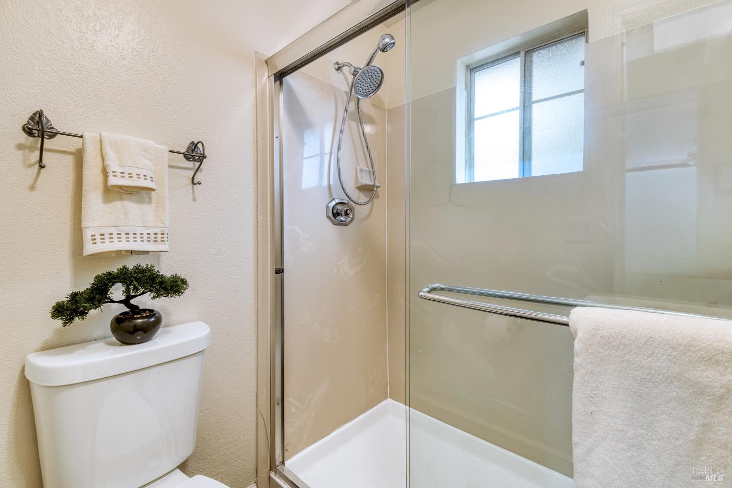 Detail Gallery Image 27 of 38 For 269 Hidden Creek Ct, Martinez,  CA 94553 - 2 Beds | 2/1 Baths