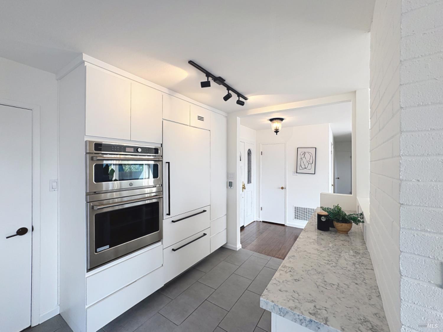 Detail Gallery Image 6 of 51 For 587 Tanbark Ter, San Rafael,  CA 94903 - 3 Beds | 2 Baths