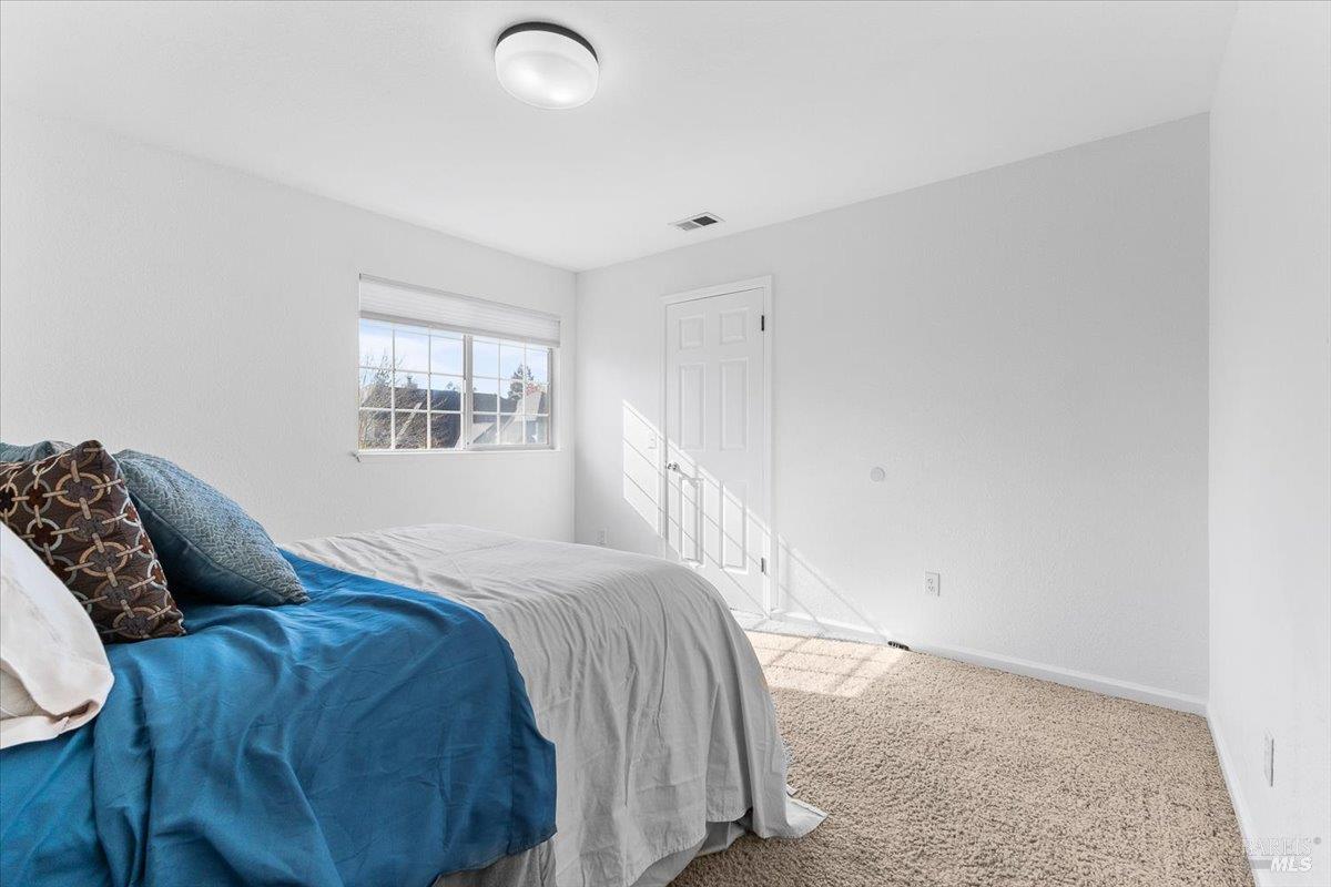 Detail Gallery Image 17 of 31 For 1705 Walnut Creek Dr, Santa Rosa,  CA 95403 - 4 Beds | 3 Baths