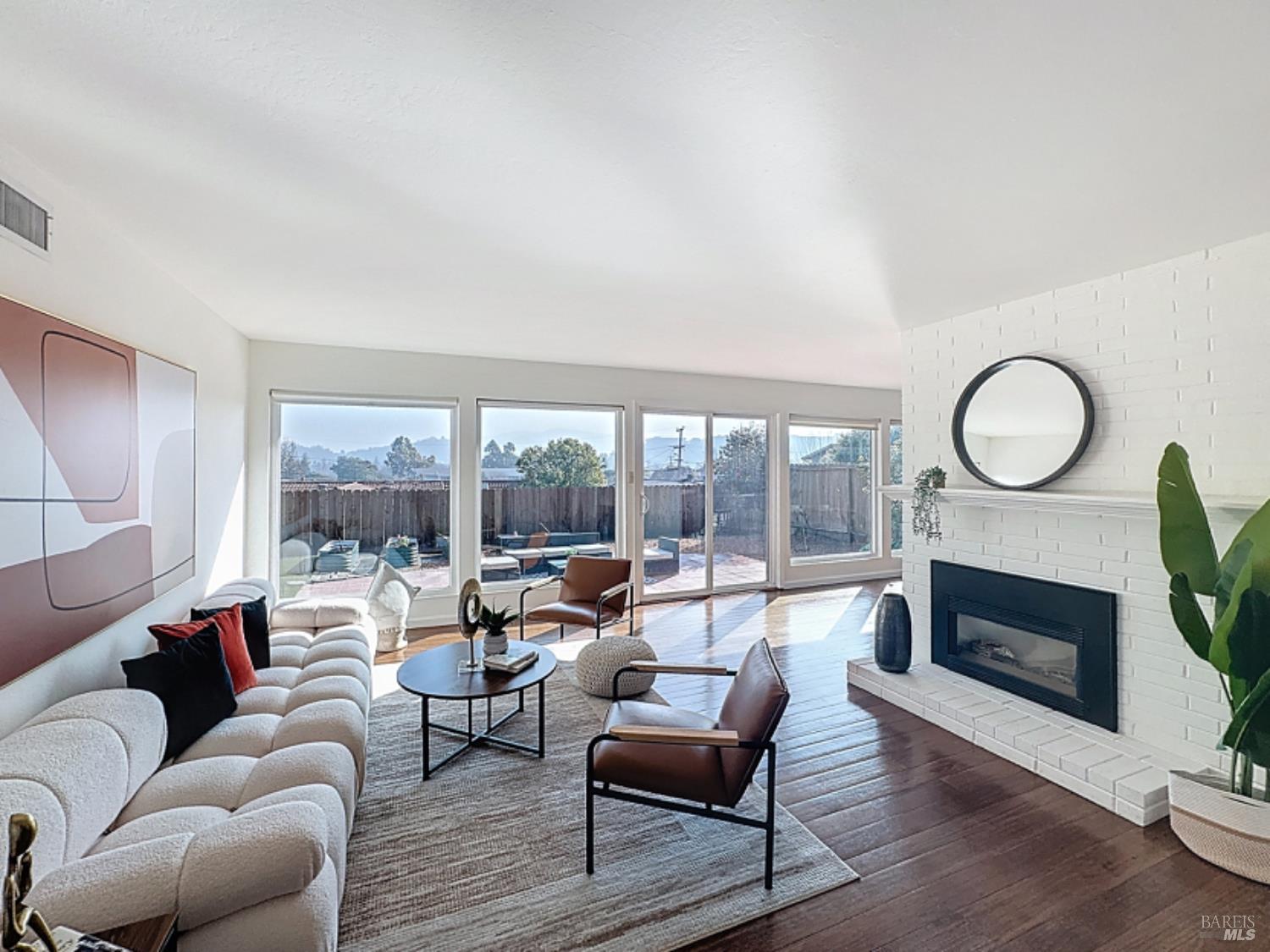 Detail Gallery Image 16 of 51 For 587 Tanbark Ter, San Rafael,  CA 94903 - 3 Beds | 2 Baths