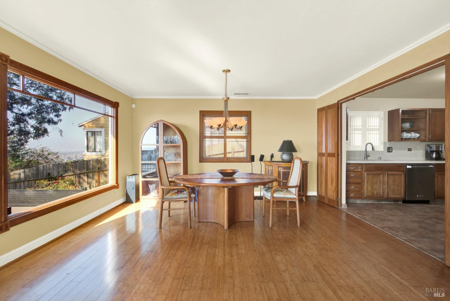 Detail Gallery Image 15 of 65 For 7937 Sunkist Dr, Oakland,  CA 94605 - 4 Beds | 3 Baths