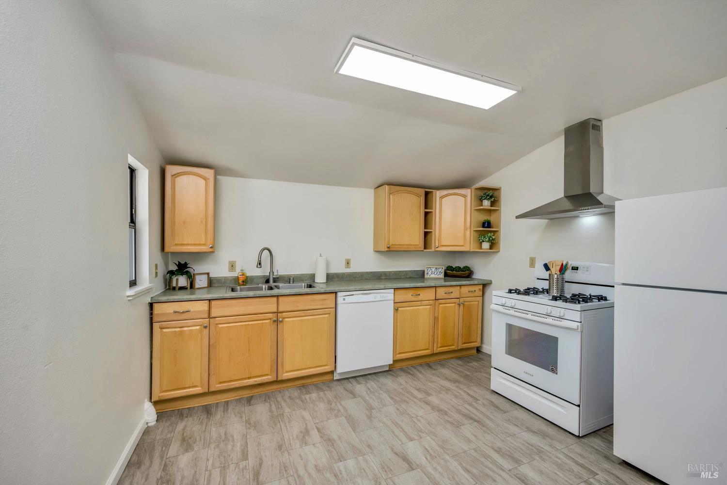 Detail Gallery Image 7 of 20 For 12940 1st St, Clearlake Oaks,  CA 95423 - 2 Beds | 2 Baths