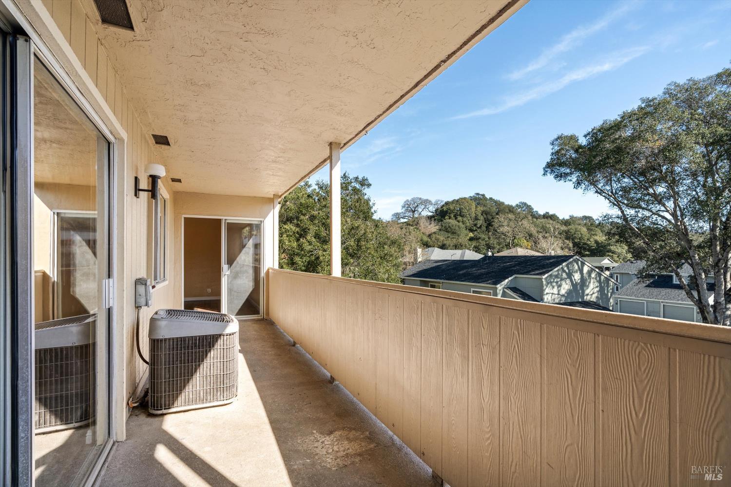 Detail Gallery Image 10 of 18 For 1370 Townview Ave #305,  Santa Rosa,  CA 95405 - 2 Beds | 1/1 Baths