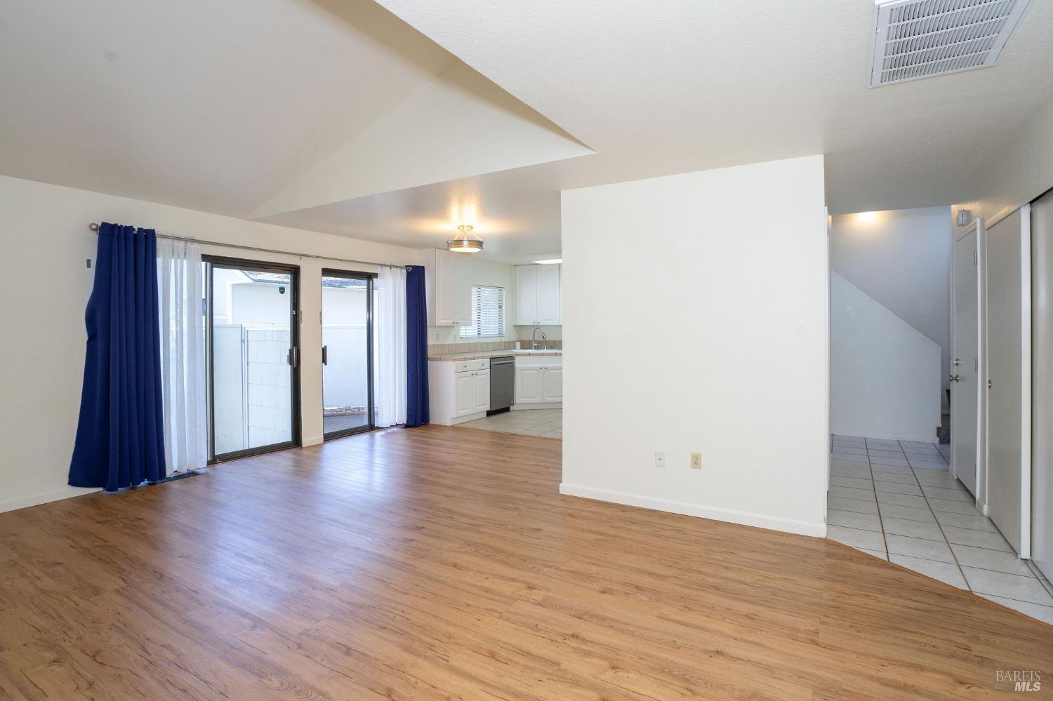 Detail Gallery Image 6 of 34 For 2791 Mcbride Ln #148,  Santa Rosa,  CA 95403 - 2 Beds | 1/1 Baths