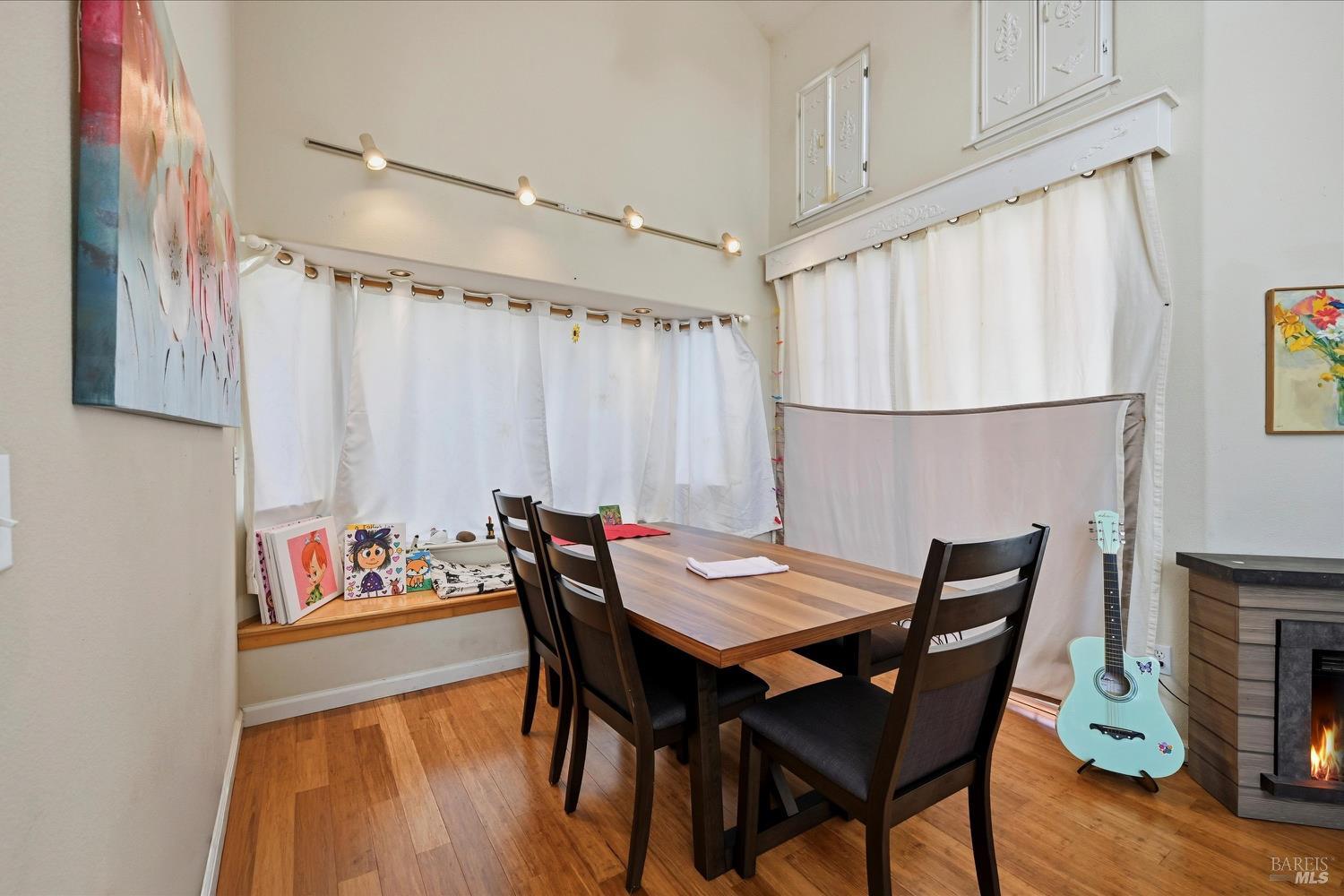 Detail Gallery Image 6 of 27 For 17905 Bunker Rd, Hidden Valley Lake,  CA 95467 - 3 Beds | 2/1 Baths