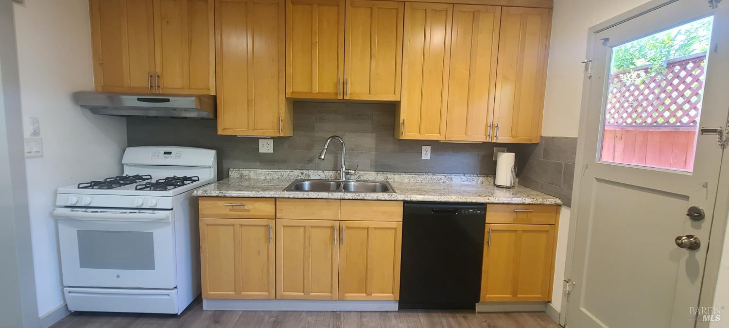 Detail Gallery Image 3 of 20 For 303 Boyce St, Santa Rosa,  CA 95401 - – Beds | – Baths