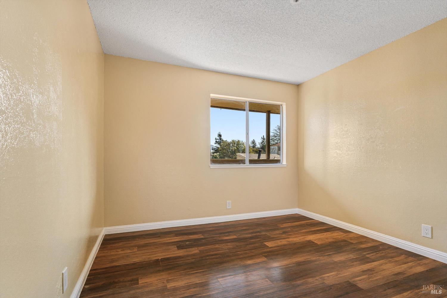 Detail Gallery Image 7 of 18 For 1370 Townview Ave #305,  Santa Rosa,  CA 95405 - 2 Beds | 1/1 Baths