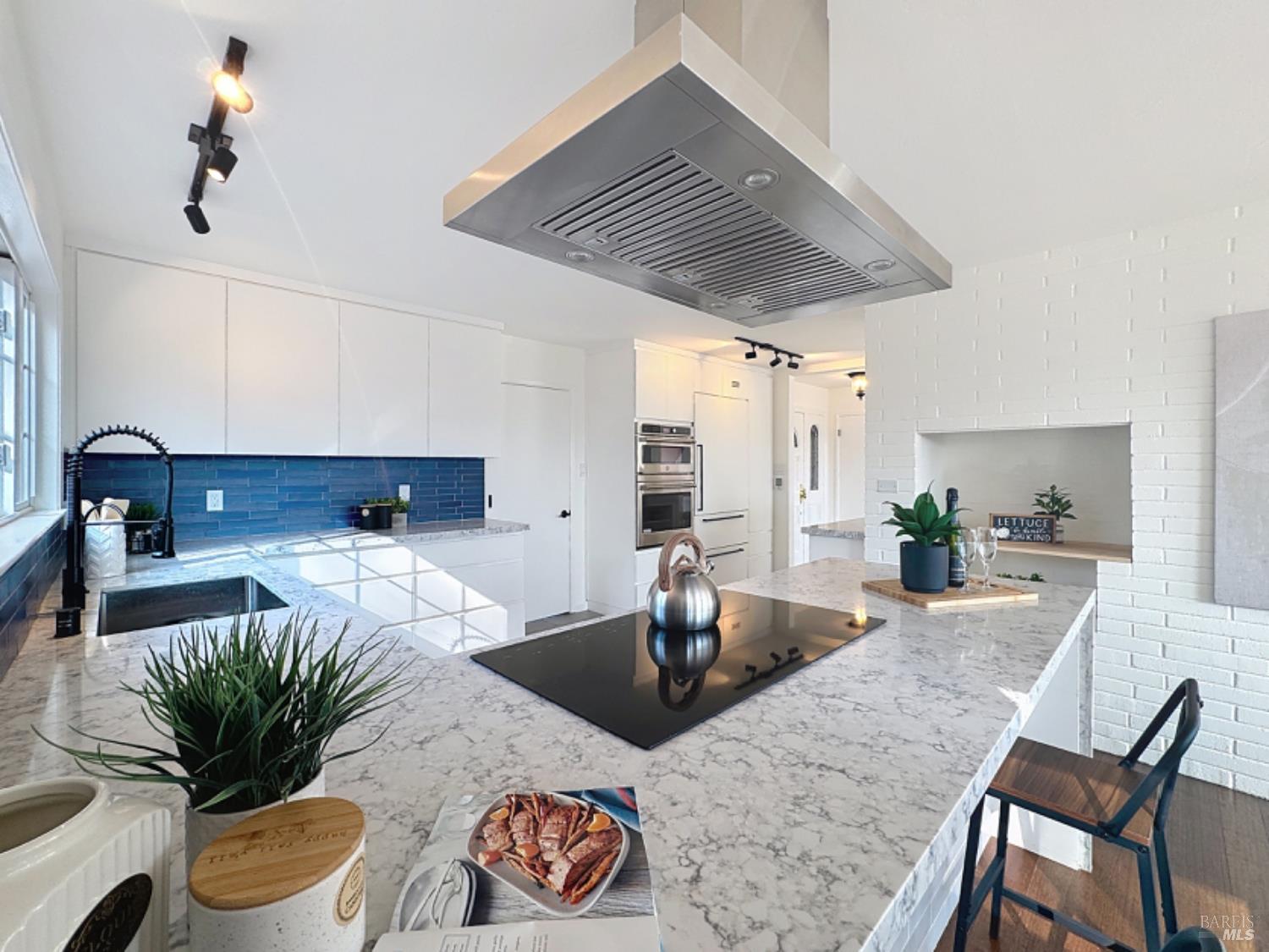 Detail Gallery Image 5 of 51 For 587 Tanbark Ter, San Rafael,  CA 94903 - 3 Beds | 2 Baths