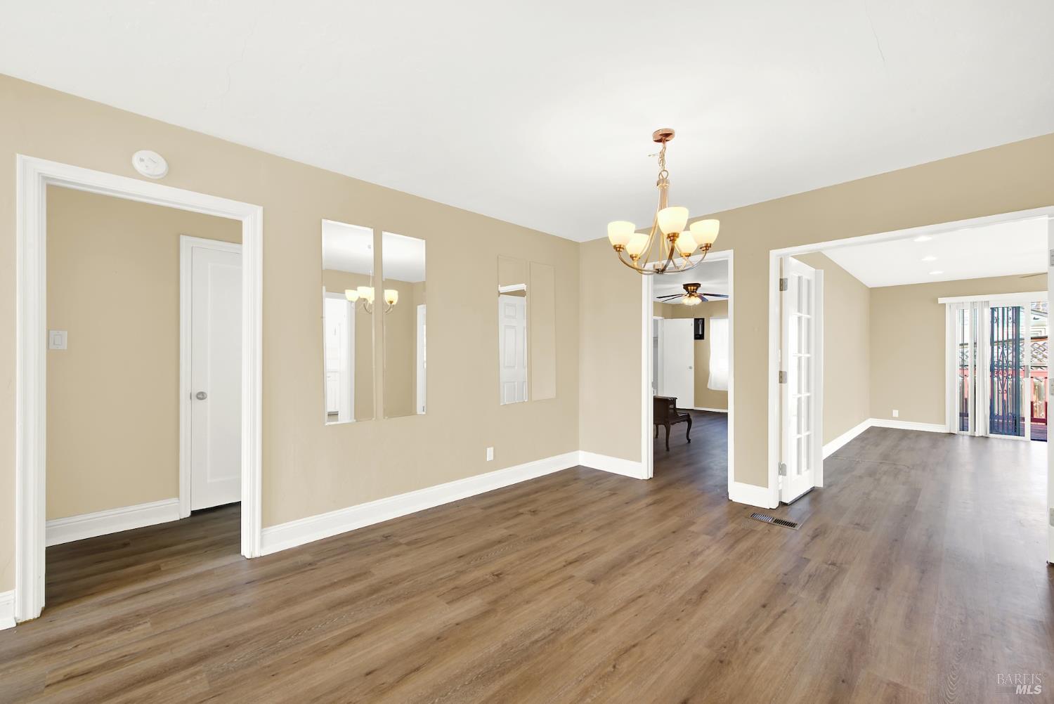 Detail Gallery Image 8 of 40 For 7608 Arthur St, Oakland,  CA 94605 - 3 Beds | 2 Baths