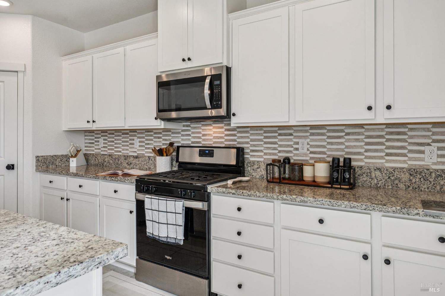 Detail Gallery Image 13 of 35 For 2915 Shaver St, Fairfield,  CA 94533 - 5 Beds | 3 Baths