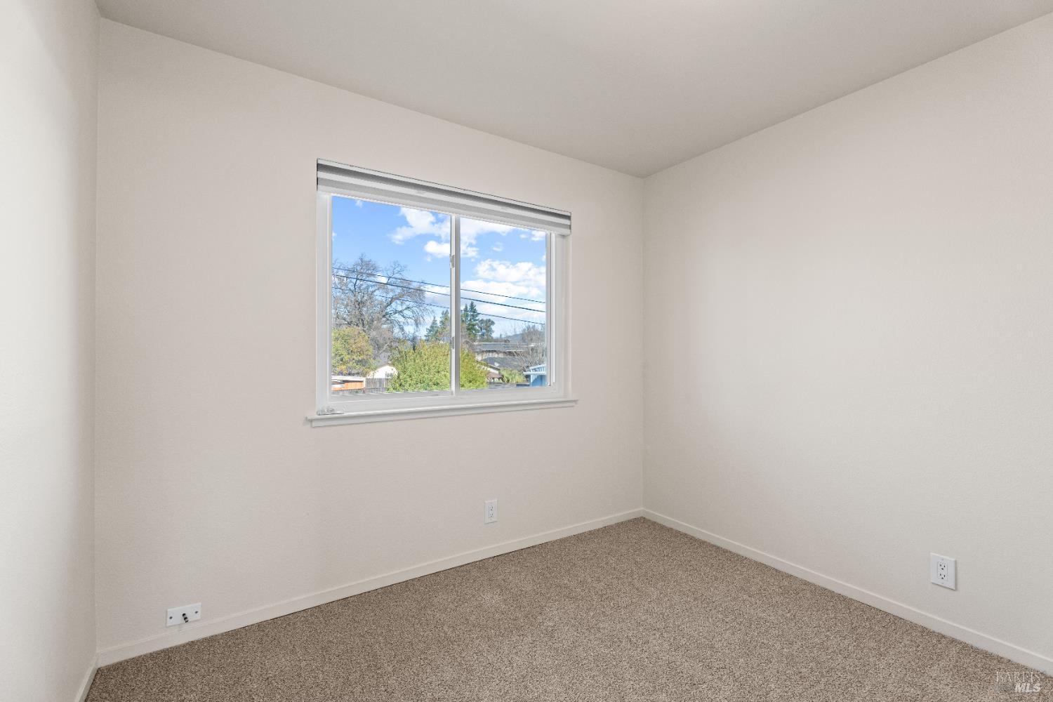 Detail Gallery Image 12 of 20 For 201 Main Cir, Ukiah,  CA 95482 - 3 Beds | 2 Baths