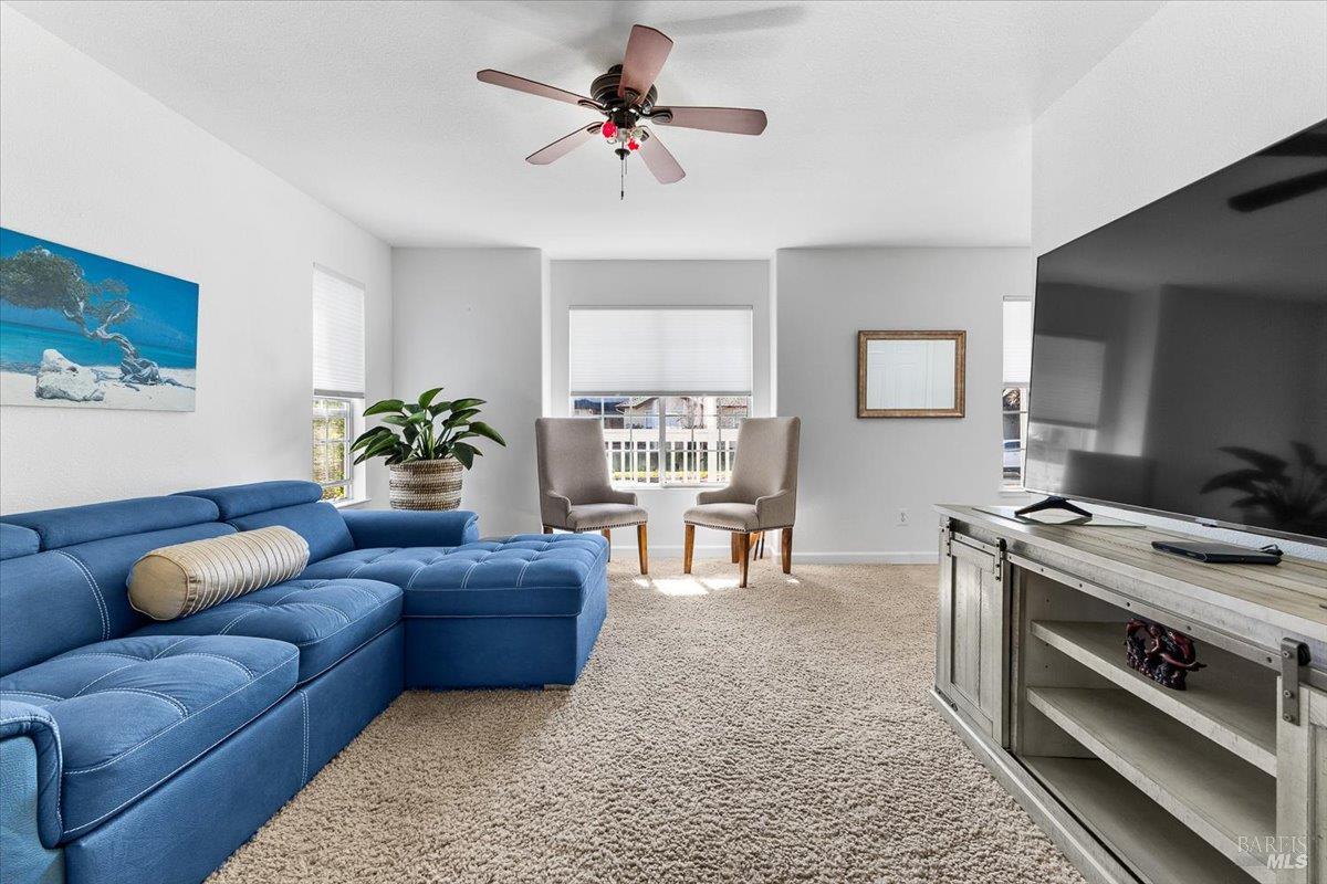 Detail Gallery Image 5 of 31 For 1705 Walnut Creek Dr, Santa Rosa,  CA 95403 - 4 Beds | 3 Baths