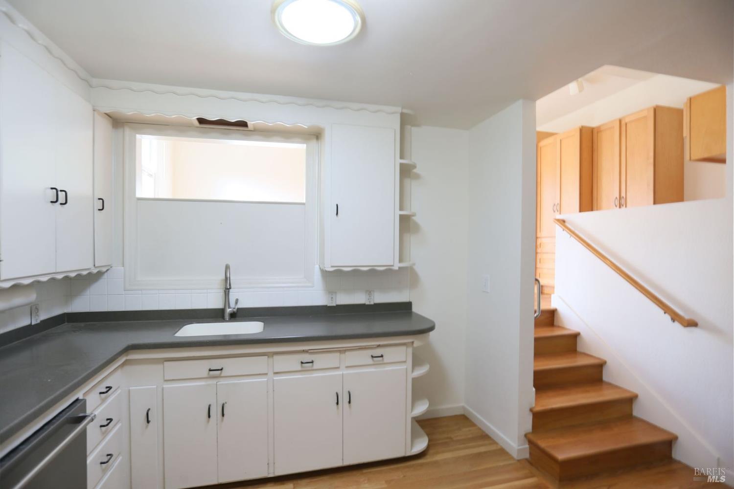 Detail Gallery Image 18 of 27 For 11 Alta Vista Ave #11,  Mill Valley,  CA 94941 - 2 Beds | 1 Baths