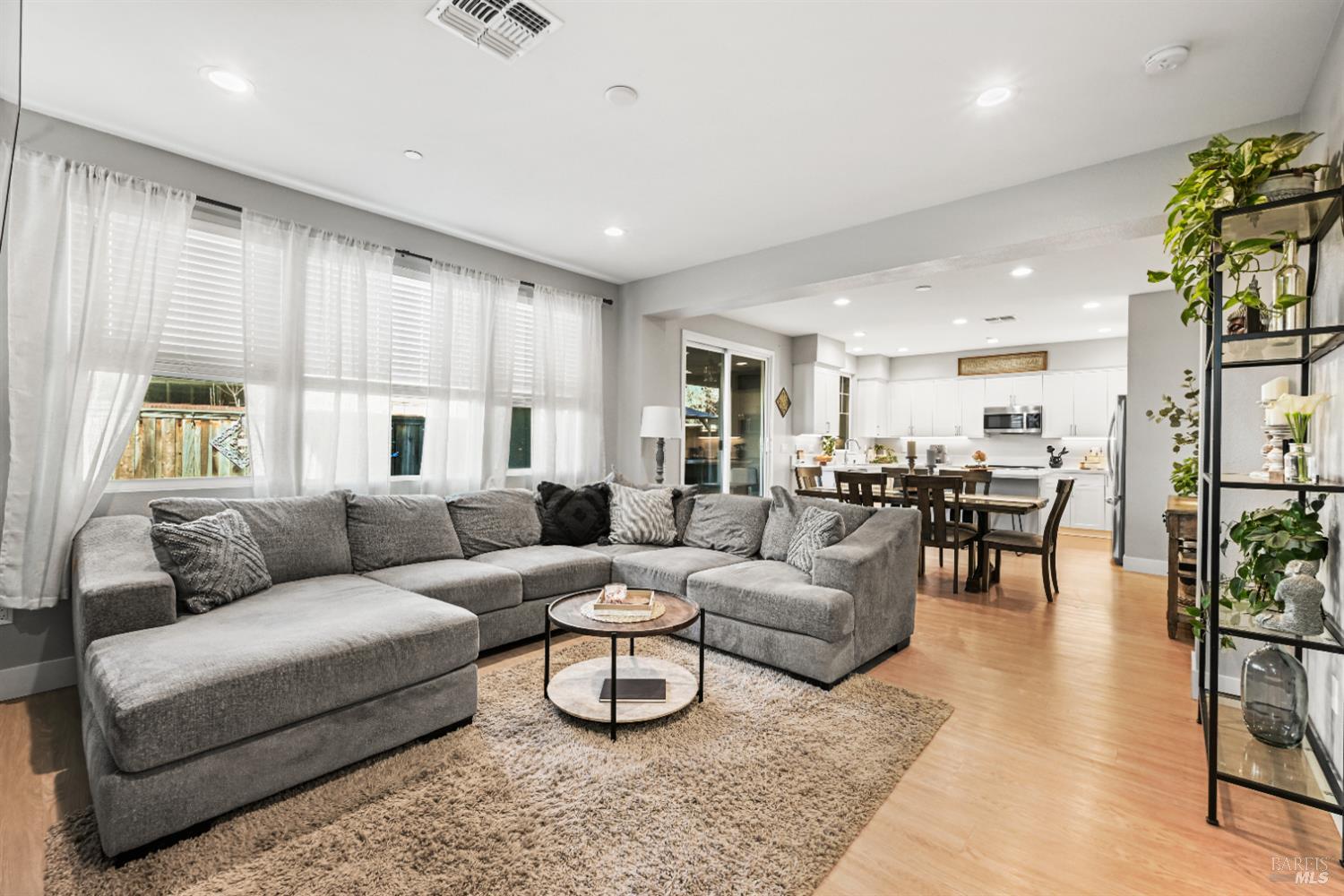 Detail Gallery Image 12 of 57 For 2617 Gable St, Santa Rosa,  CA 95407 - 4 Beds | 3 Baths