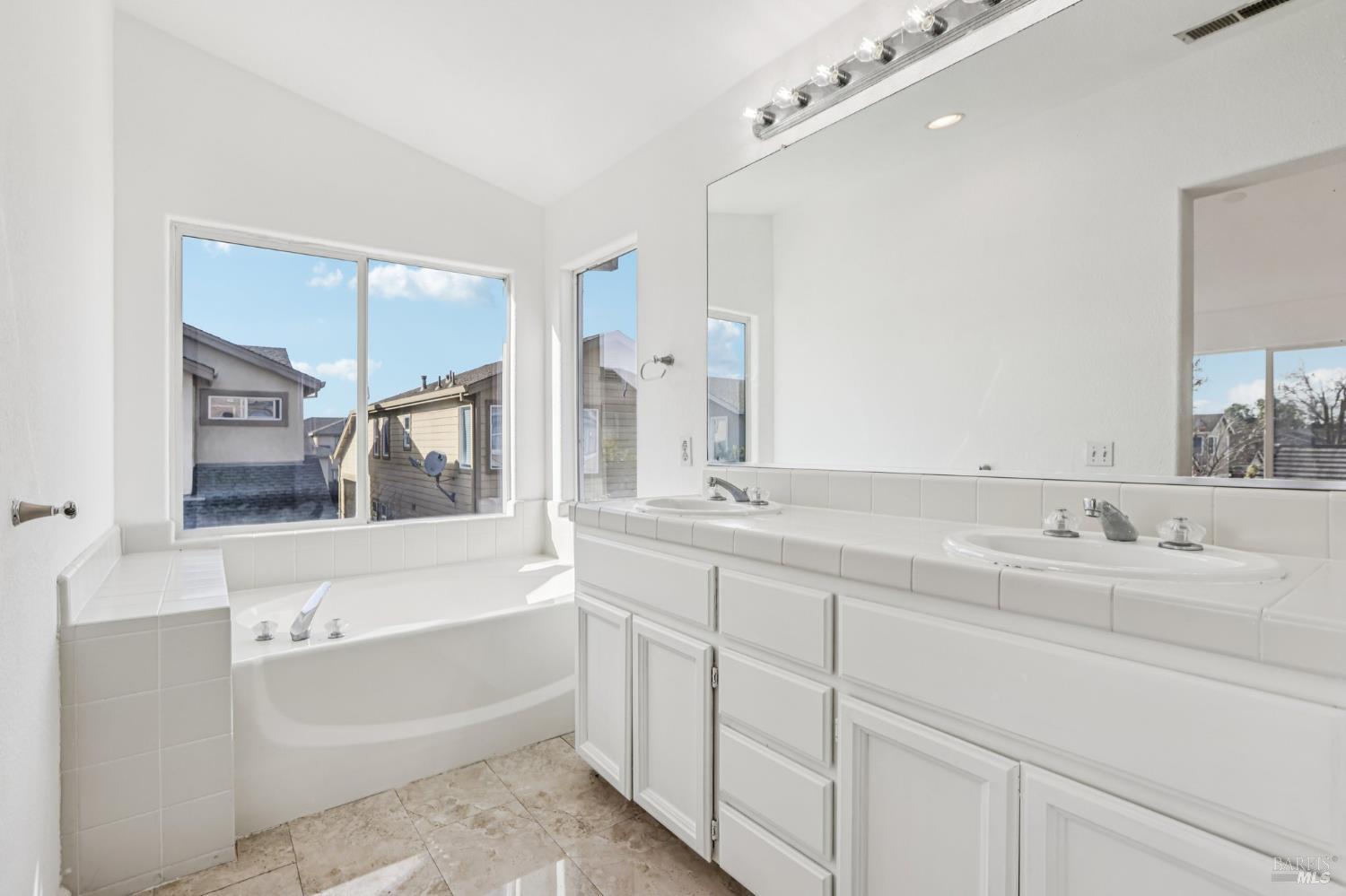 Detail Gallery Image 19 of 40 For 2623 Rosevine Ln, Santa Rosa,  CA 95407 - 4 Beds | 2/1 Baths