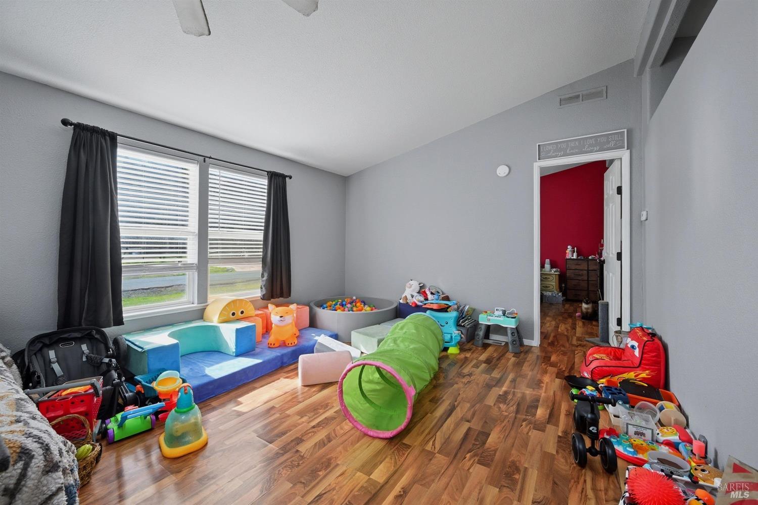 Detail Gallery Image 3 of 20 For 3096 Spring Valley Rd, Clearlake Oaks,  CA 95423 - 4 Beds | 2 Baths