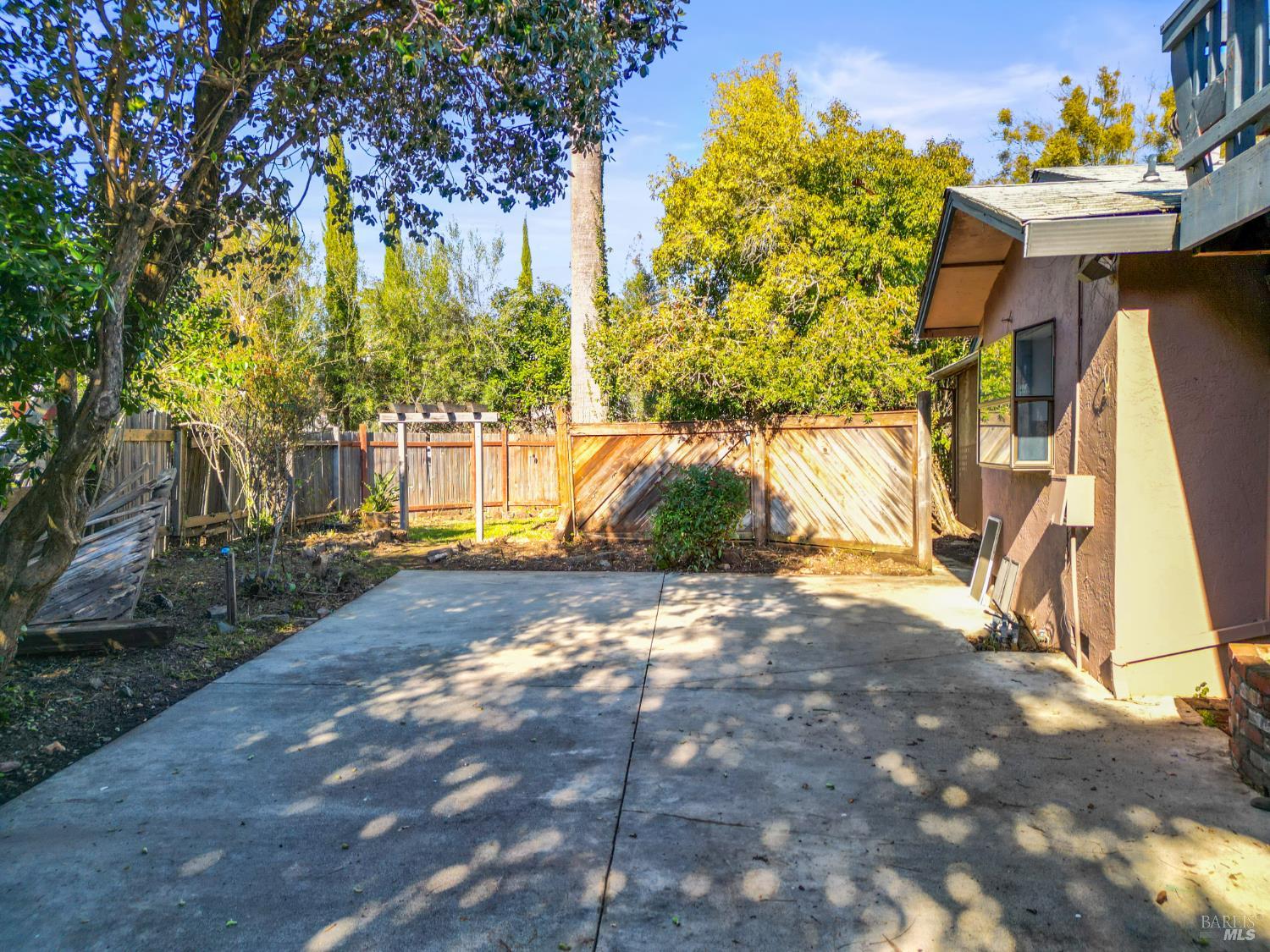 Detail Gallery Image 23 of 26 For 1051 Vassar Dr, Napa,  CA 94558 - 4 Beds | 3 Baths