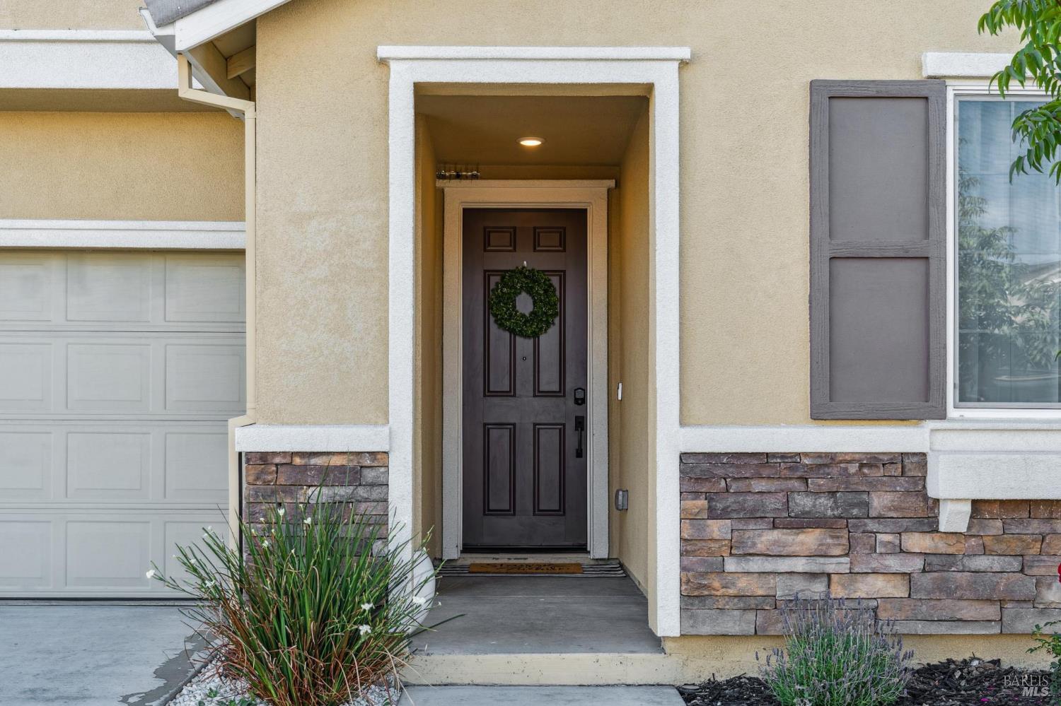 Detail Gallery Image 2 of 35 For 2915 Shaver St, Fairfield,  CA 94533 - 5 Beds | 3 Baths