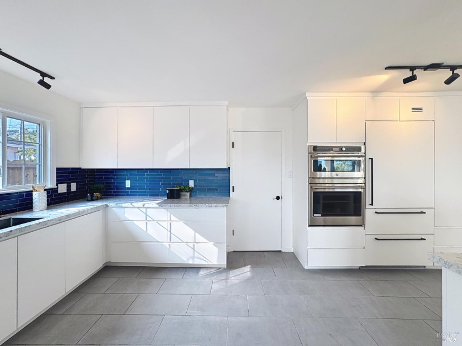 Detail Gallery Image 7 of 51 For 587 Tanbark Ter, San Rafael,  CA 94903 - 3 Beds | 2 Baths