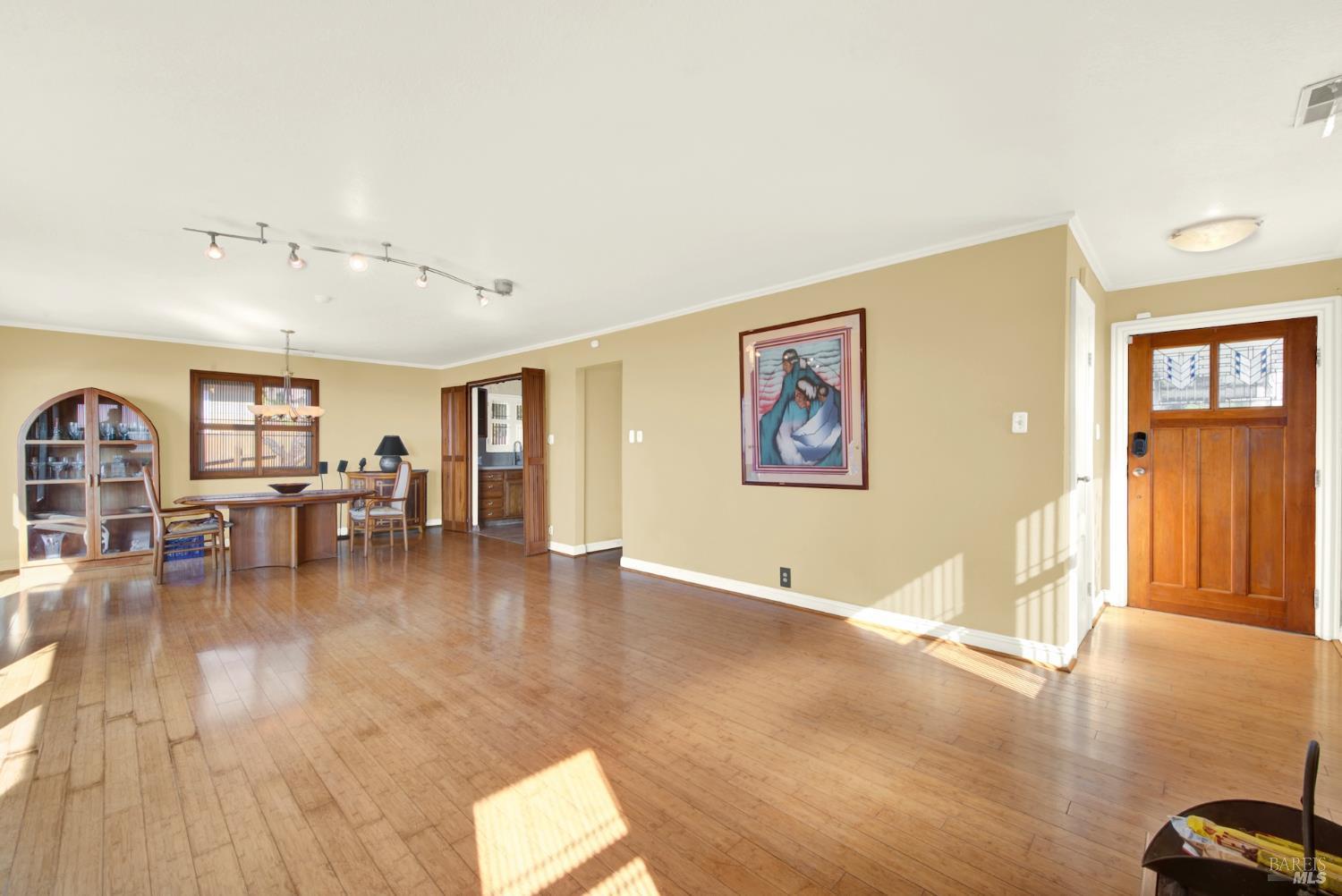 Detail Gallery Image 11 of 65 For 7937 Sunkist Dr, Oakland,  CA 94605 - 4 Beds | 3 Baths