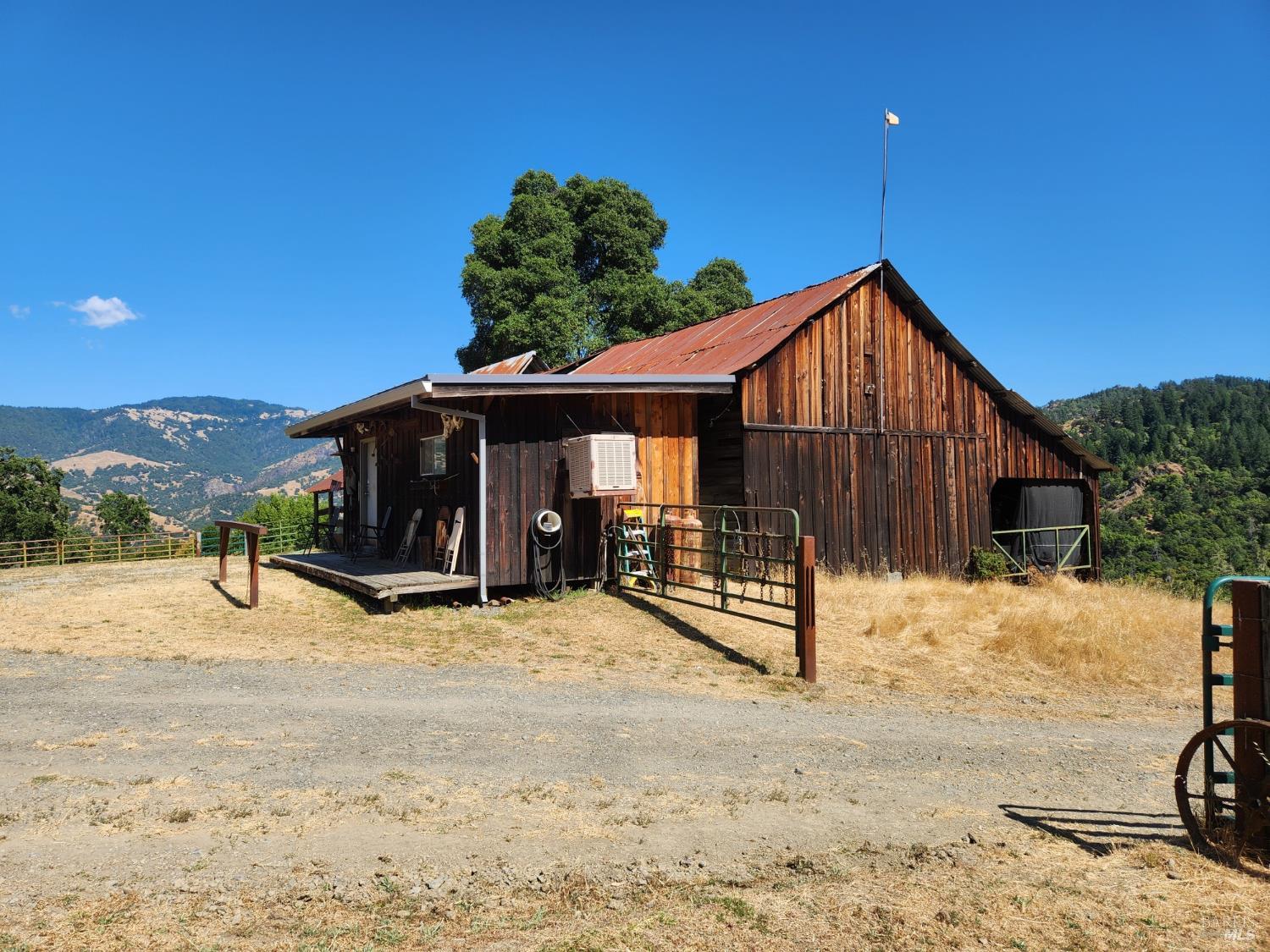 Detail Gallery Image 21 of 64 For 8225 Spyrock Rd, Laytonville,  CA 95454 - 2 Beds | 2 Baths