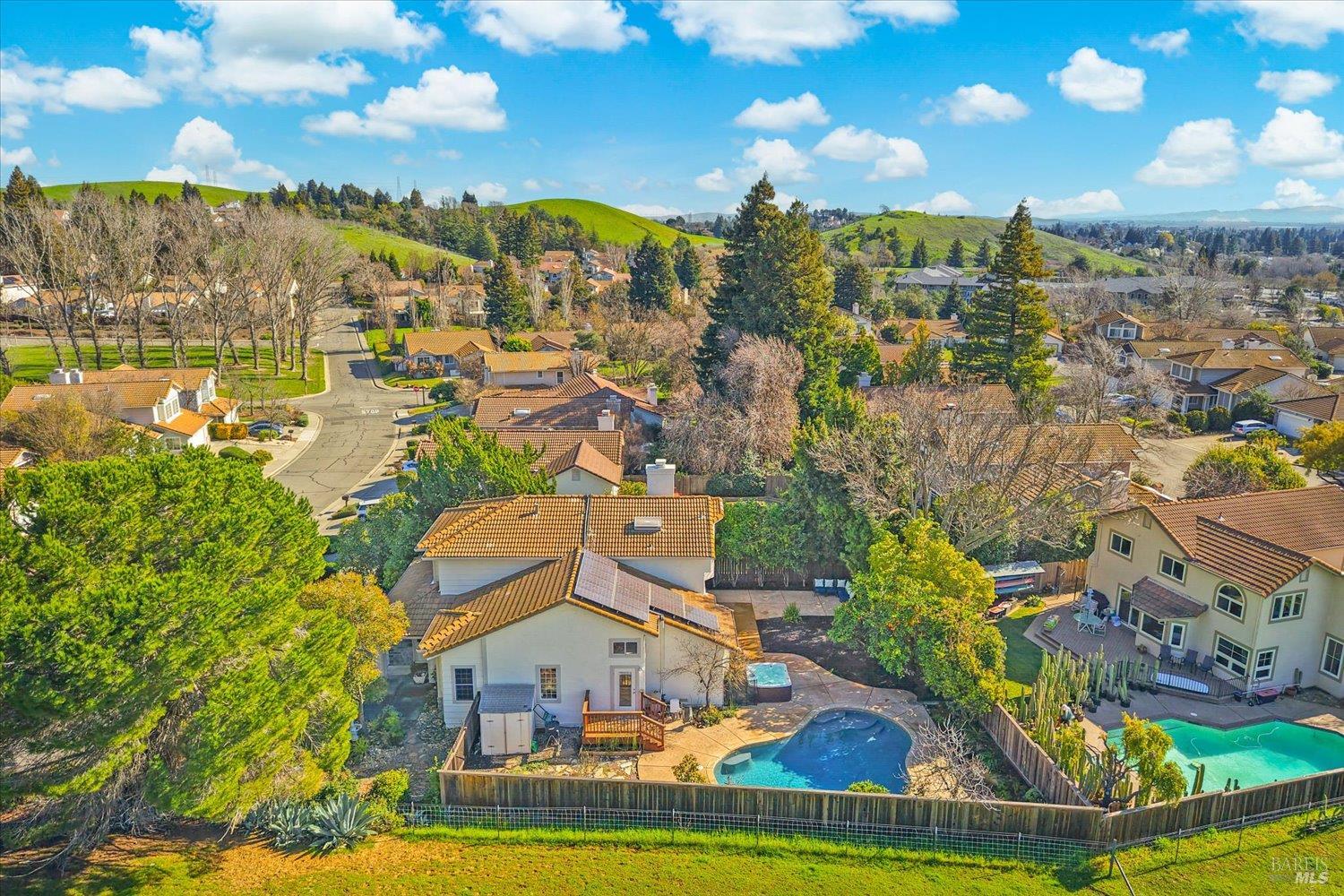 Detail Gallery Image 5 of 66 For 3327 Colonial Ct, Fairfield,  CA 94534 - 4 Beds | 3 Baths