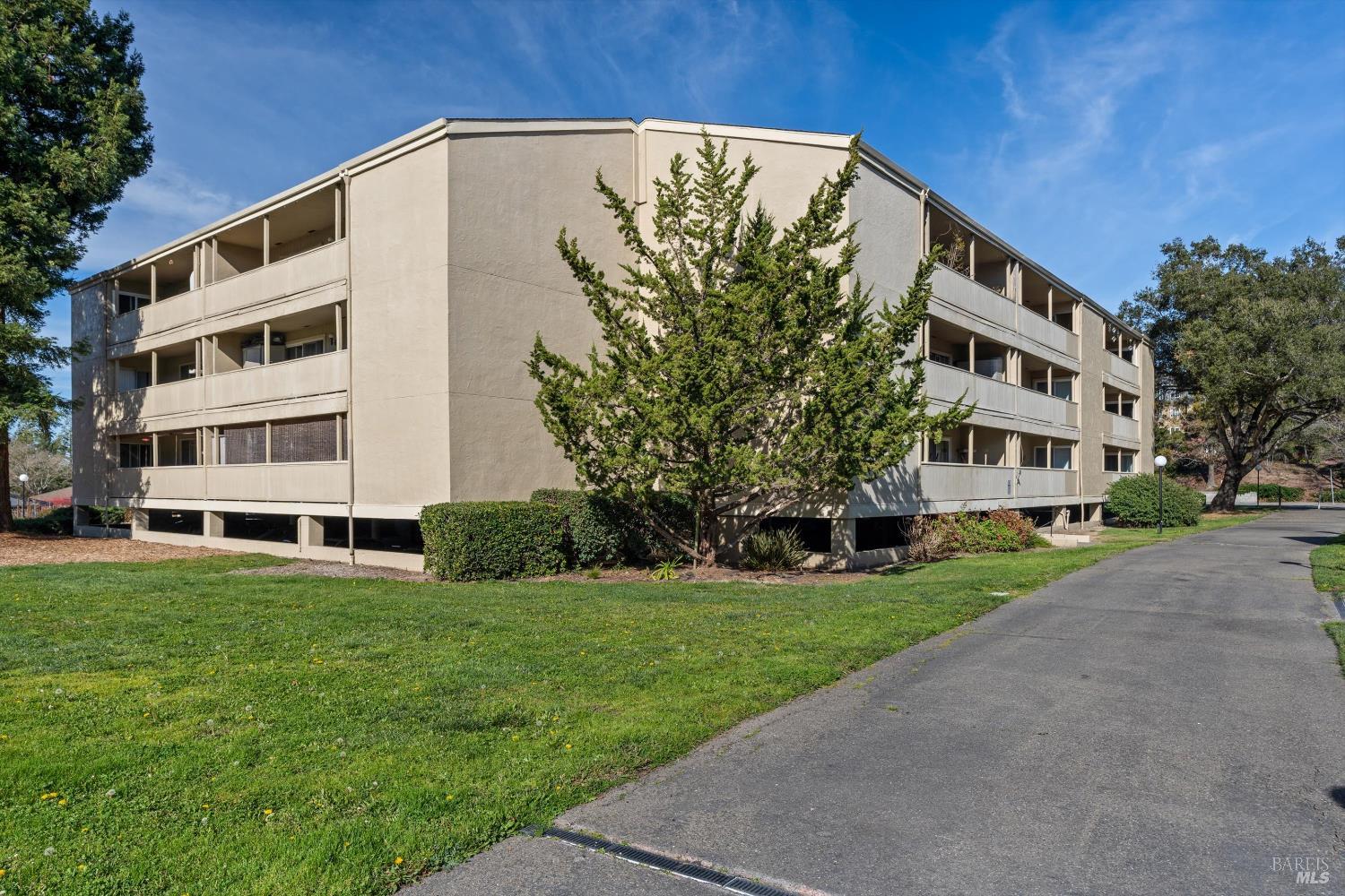 Detail Gallery Image 15 of 18 For 1370 Townview Ave #305,  Santa Rosa,  CA 95405 - 2 Beds | 1/1 Baths