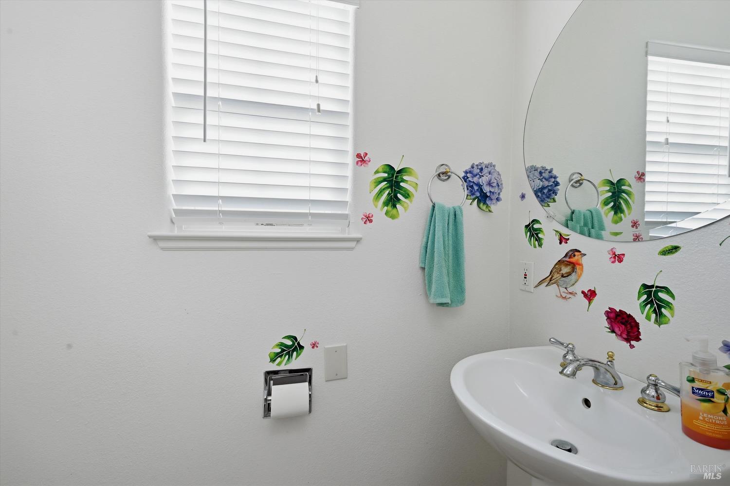 Detail Gallery Image 17 of 27 For 17905 Bunker Rd, Hidden Valley Lake,  CA 95467 - 3 Beds | 2/1 Baths