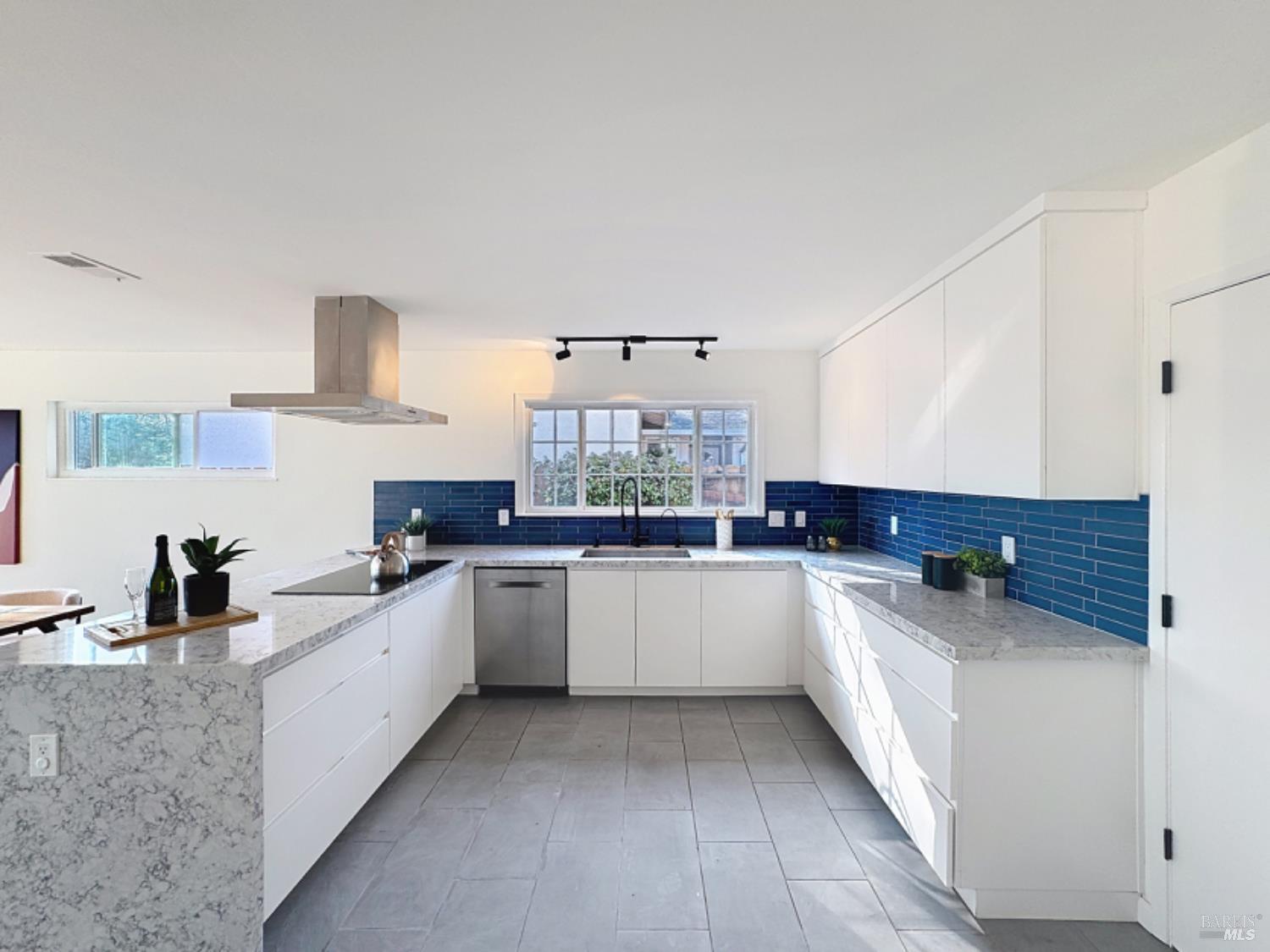 Detail Gallery Image 11 of 51 For 587 Tanbark Ter, San Rafael,  CA 94903 - 3 Beds | 2 Baths