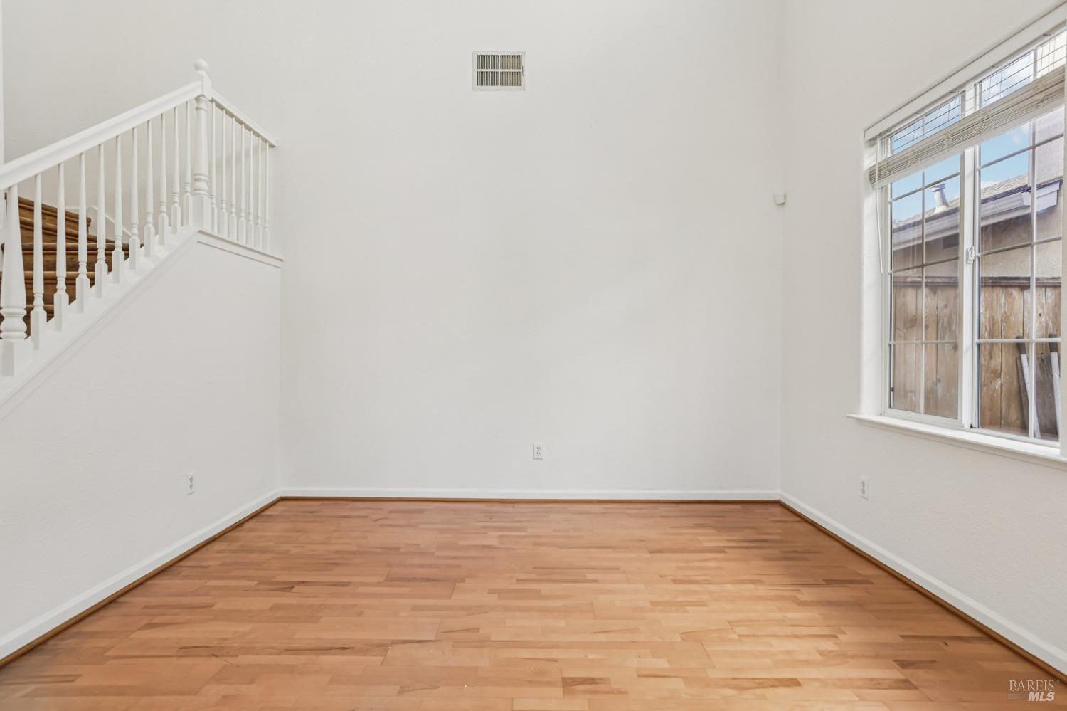 Detail Gallery Image 7 of 40 For 2623 Rosevine Ln, Santa Rosa,  CA 95407 - 4 Beds | 2/1 Baths