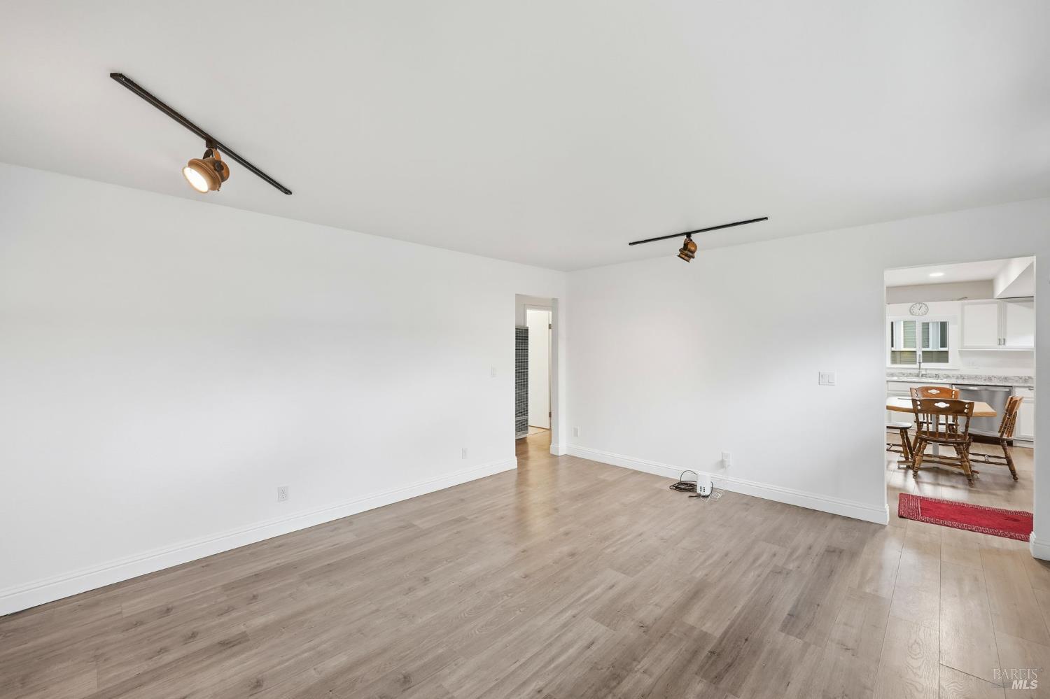 Detail Gallery Image 10 of 53 For 203 Cockrobin Ave, Windsor,  CA 95492 - 4 Beds | 2 Baths