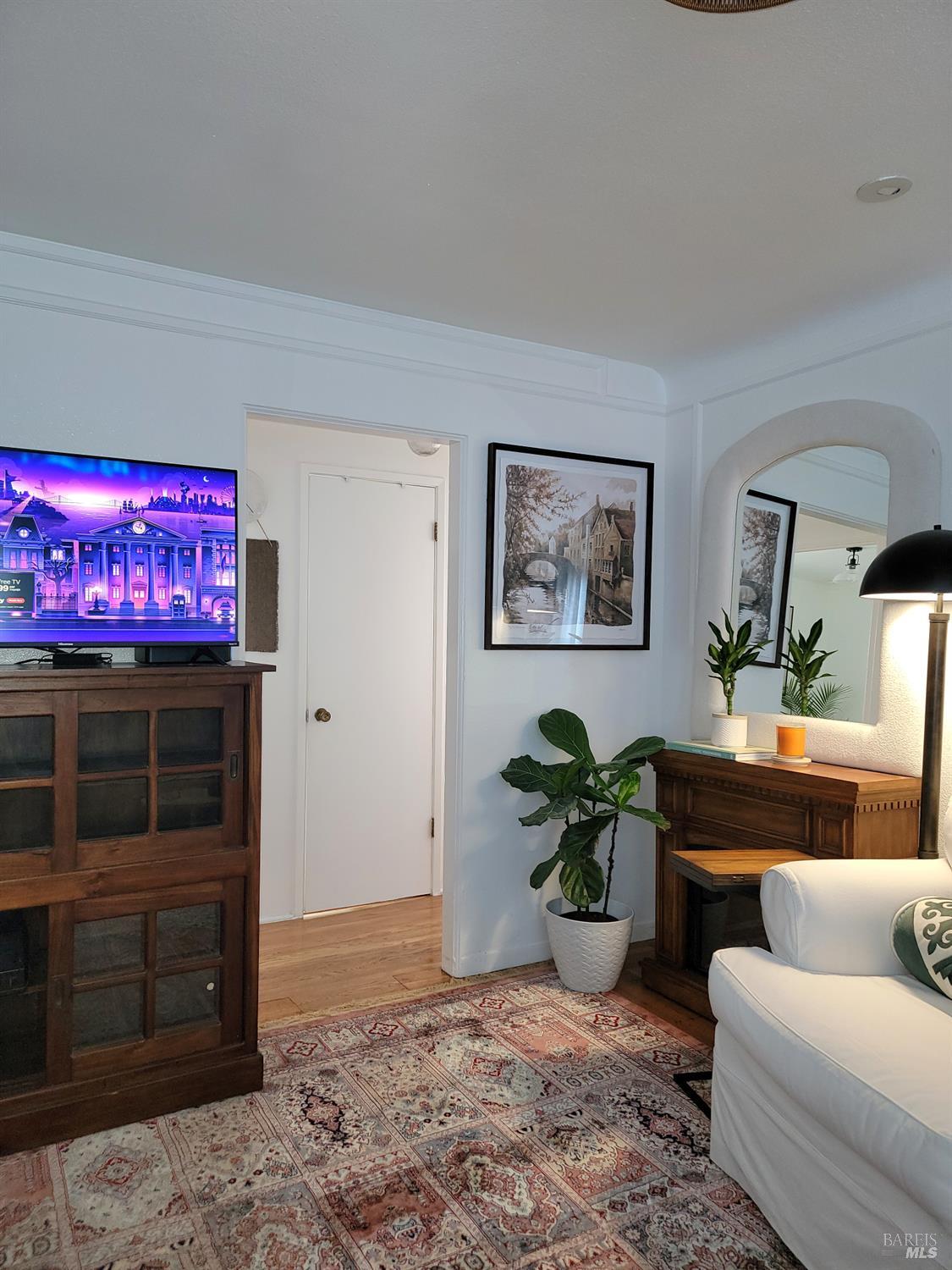 Detail Gallery Image 5 of 30 For 100 Ridgway Ave, Santa Rosa,  CA 95401 - 2 Beds | 1 Baths