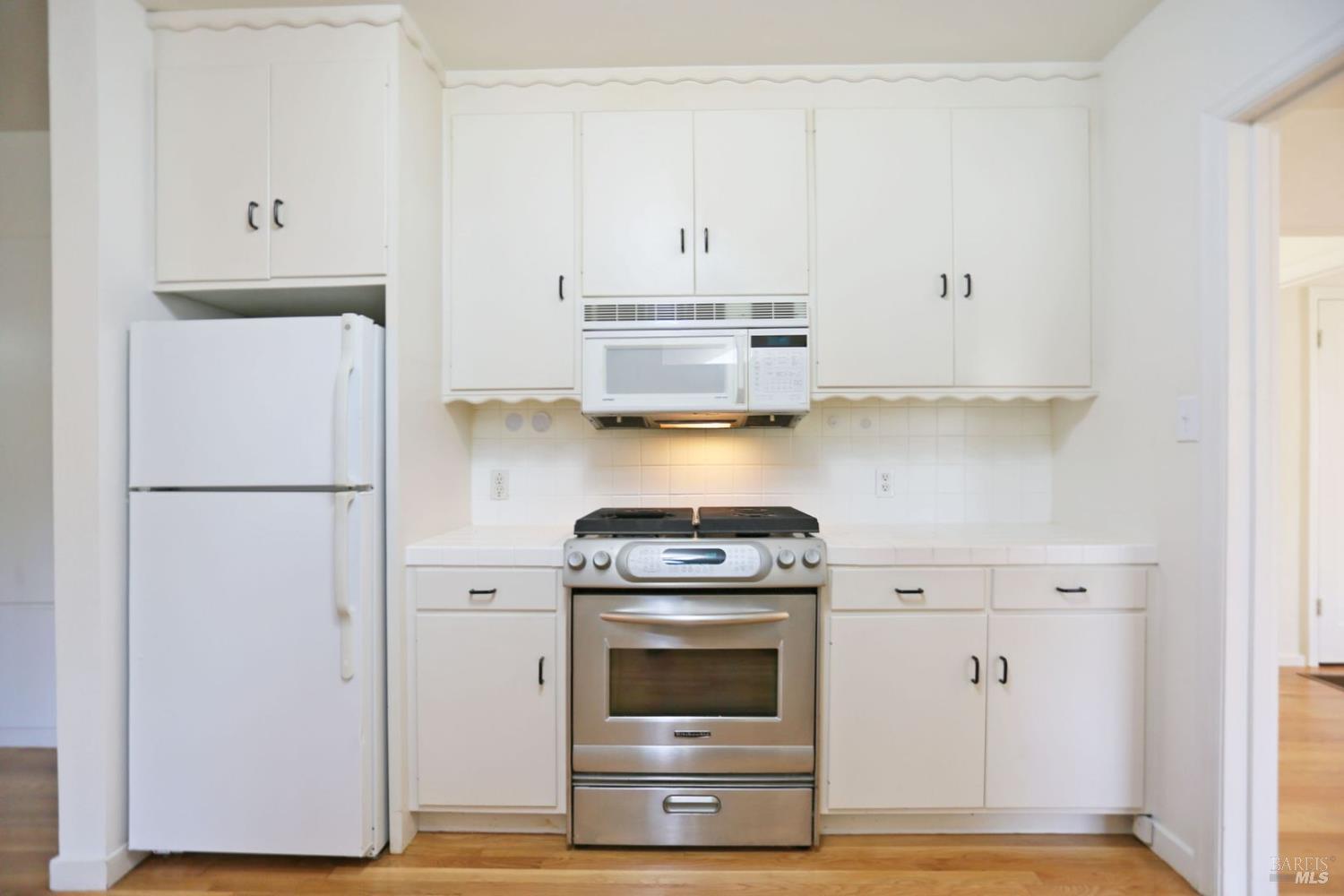 Detail Gallery Image 16 of 27 For 11 Alta Vista Ave #11,  Mill Valley,  CA 94941 - 2 Beds | 1 Baths