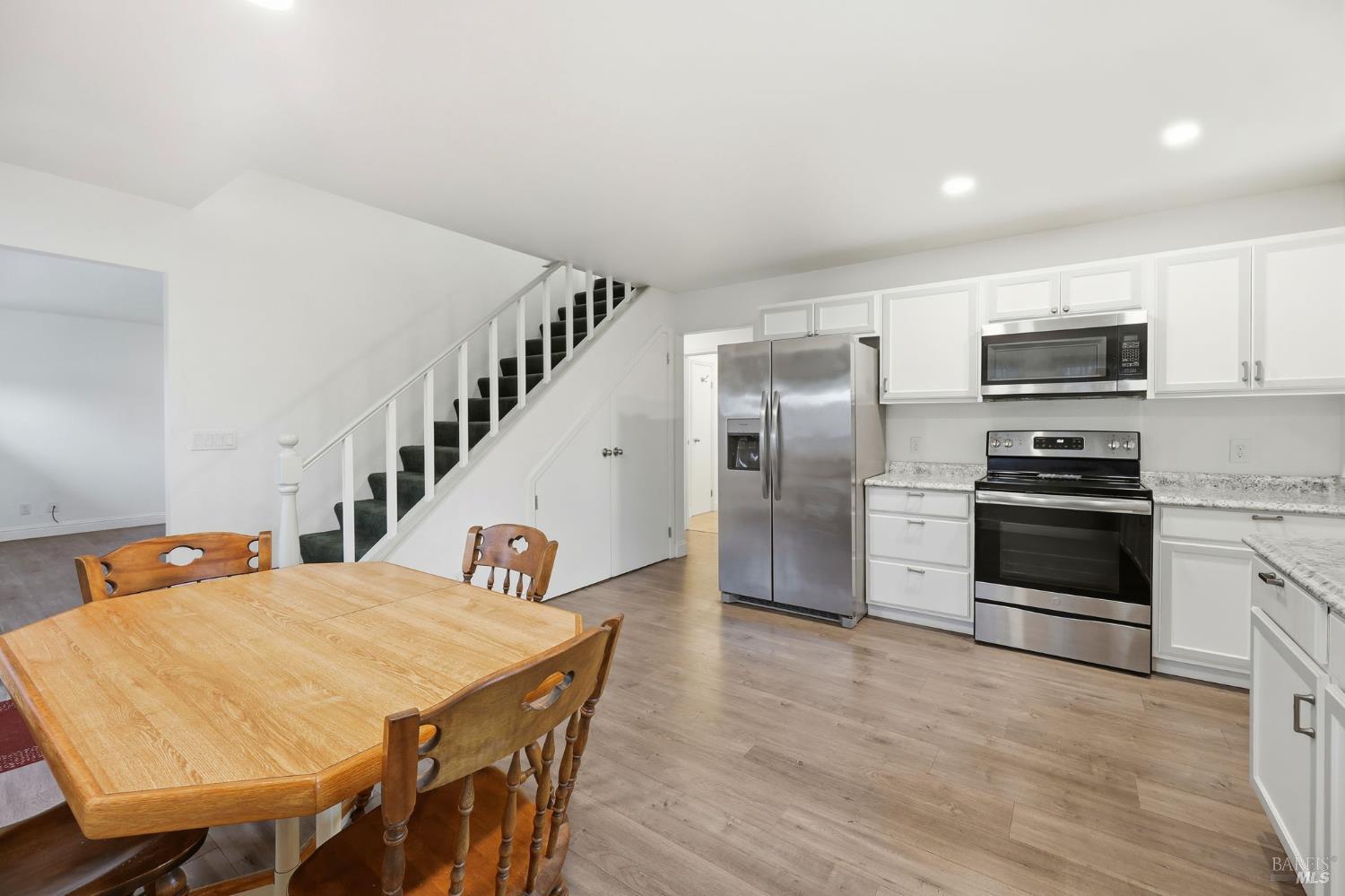 Detail Gallery Image 12 of 53 For 203 Cockrobin Ave, Windsor,  CA 95492 - 4 Beds | 2 Baths