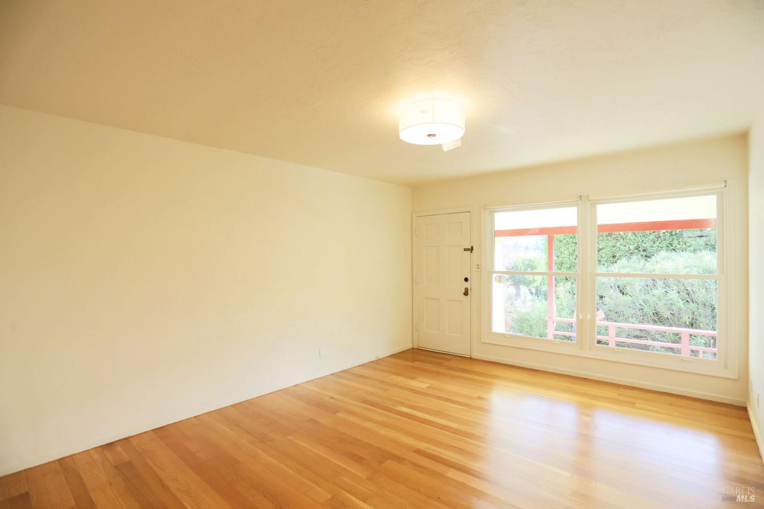 Detail Gallery Image 11 of 27 For 11 Alta Vista Ave #11,  Mill Valley,  CA 94941 - 2 Beds | 1 Baths