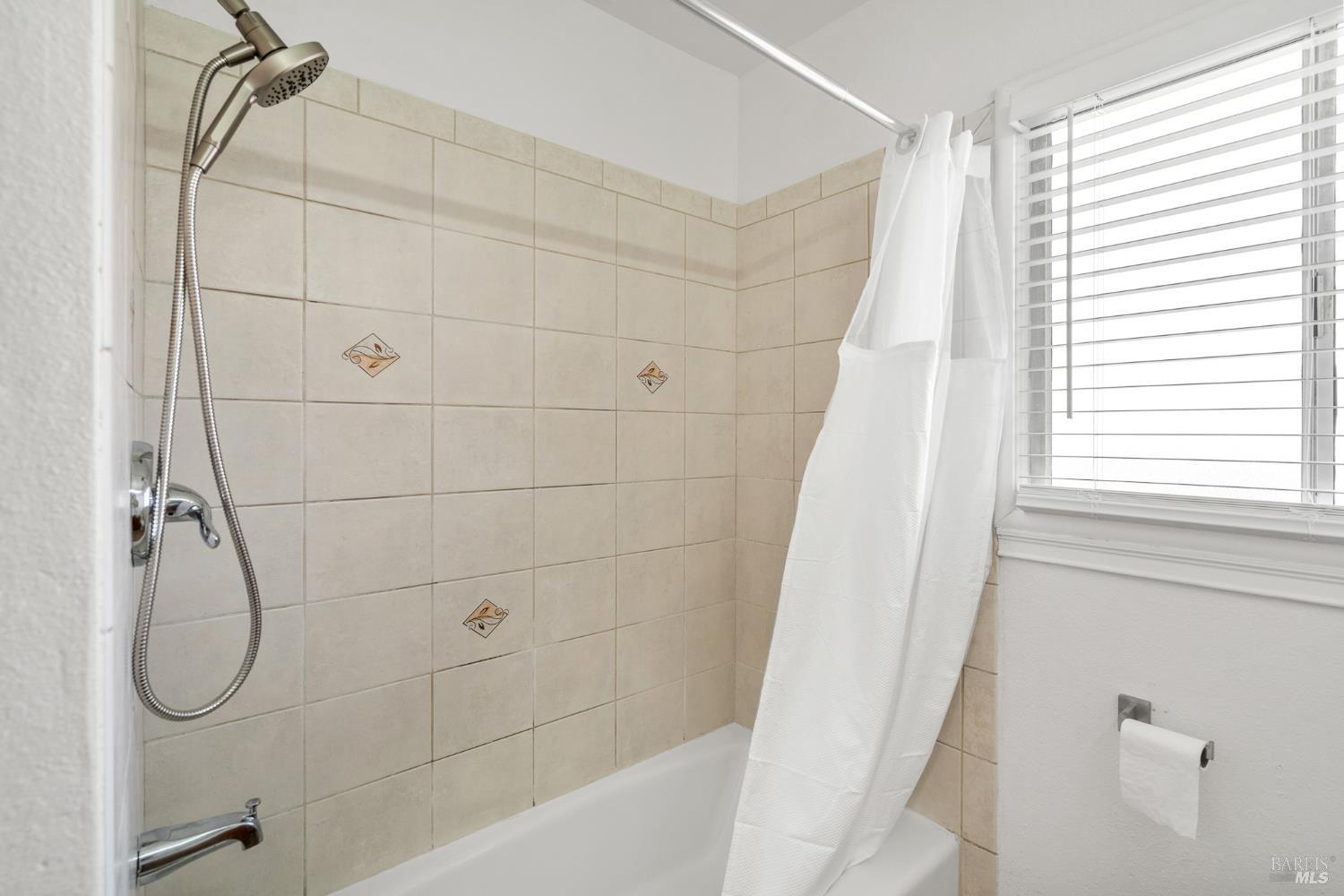 Detail Gallery Image 14 of 26 For 458 Spring St, Richmond,  CA 94804 - 2 Beds | 1 Baths