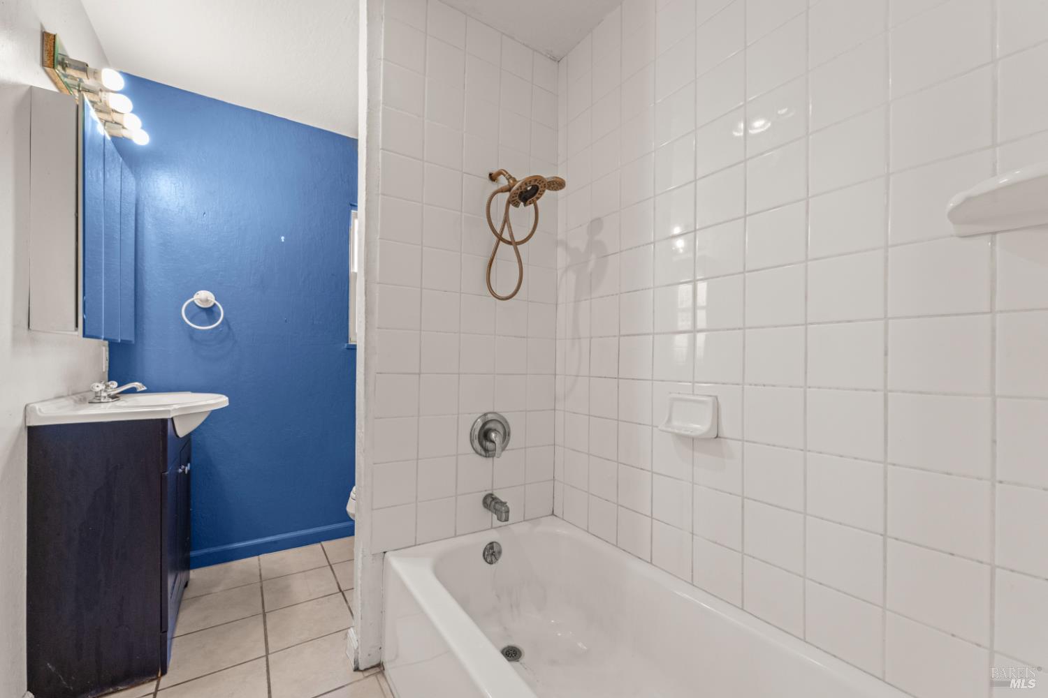 Detail Gallery Image 14 of 26 For 1051 Vassar Dr, Napa,  CA 94558 - 4 Beds | 3 Baths