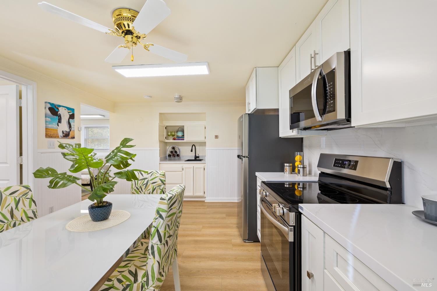 Detail Gallery Image 9 of 19 For 472 5th St, Sonoma,  CA 95476 - 2 Beds | 1 Baths