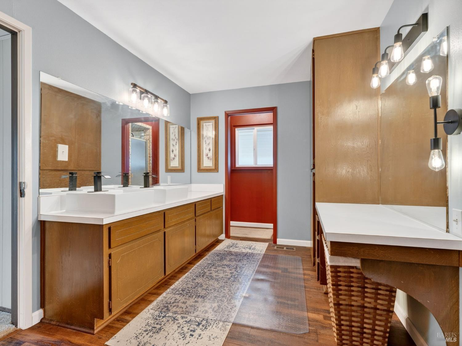 Detail Gallery Image 15 of 58 For 1790 Deerwood Dr, Ukiah,  CA 95482 - 3 Beds | 3 Baths