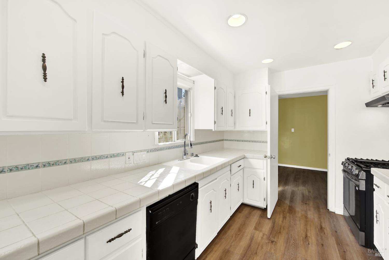 Detail Gallery Image 15 of 40 For 7608 Arthur St, Oakland,  CA 94605 - 3 Beds | 2 Baths