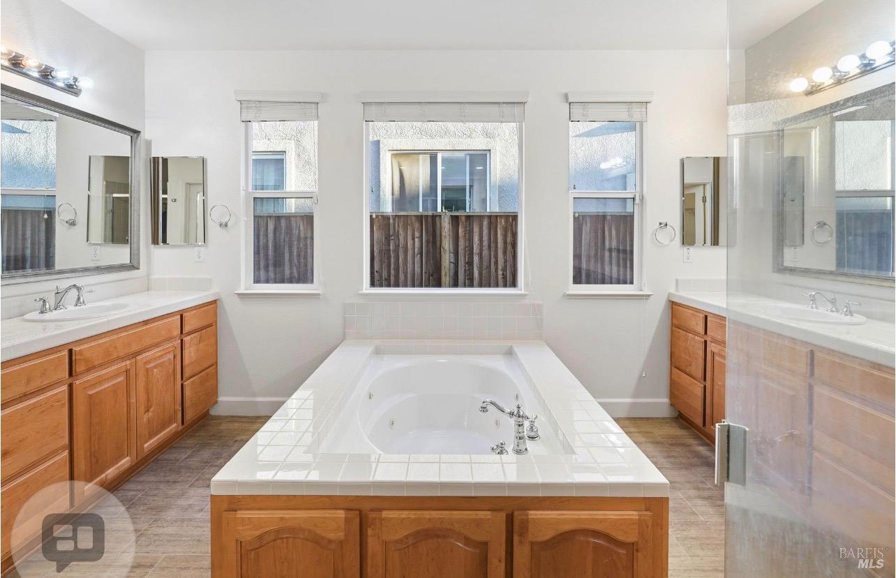 Detail Gallery Image 9 of 17 For 18 Serena Pl, American Canyon,  CA 94503 - 4 Beds | 3/1 Baths