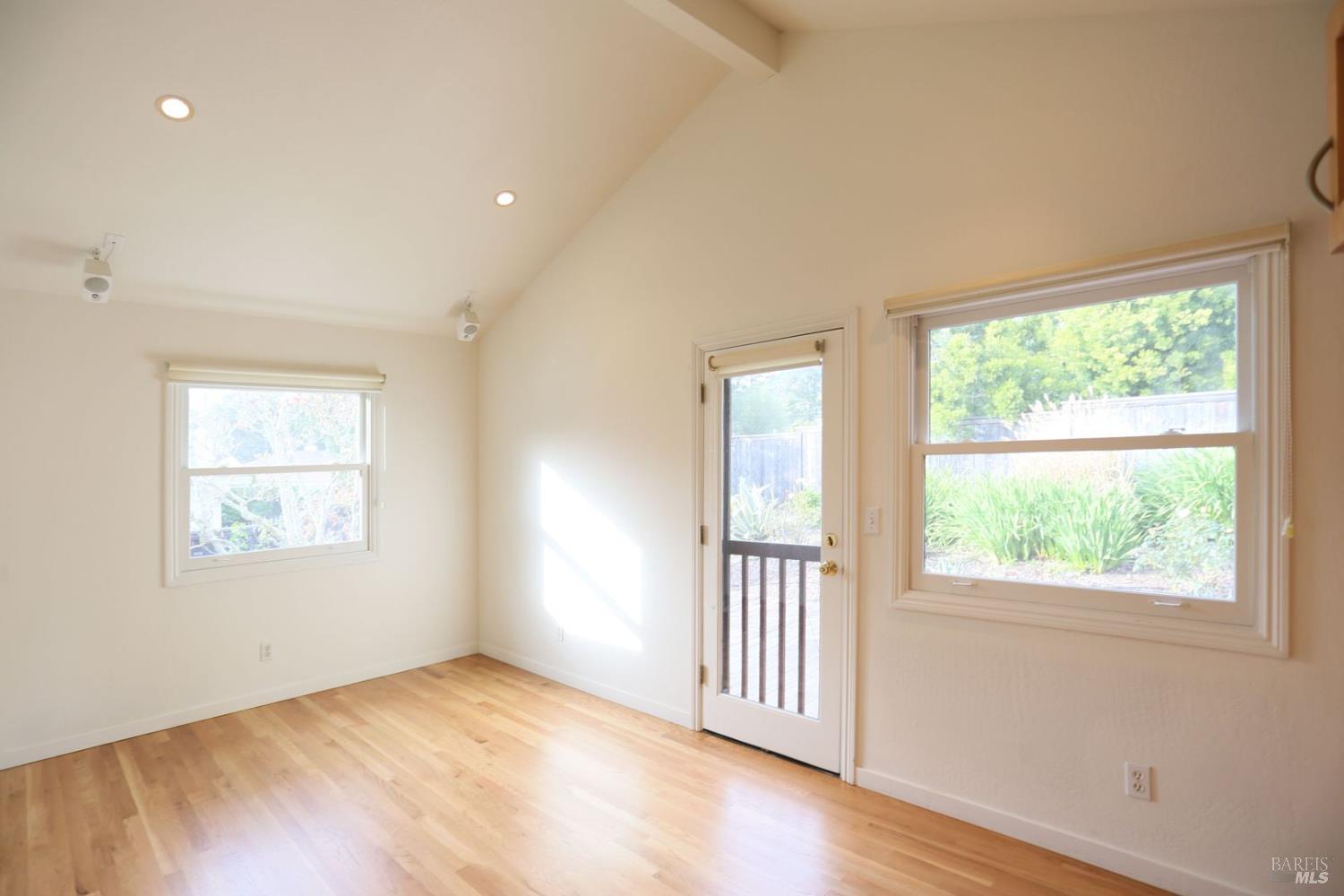 Detail Gallery Image 21 of 27 For 11 Alta Vista Ave #11,  Mill Valley,  CA 94941 - 2 Beds | 1 Baths