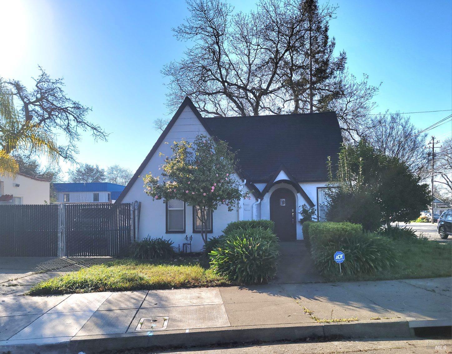 Detail Gallery Image 2 of 30 For 100 Ridgway Ave, Santa Rosa,  CA 95401 - 2 Beds | 1 Baths