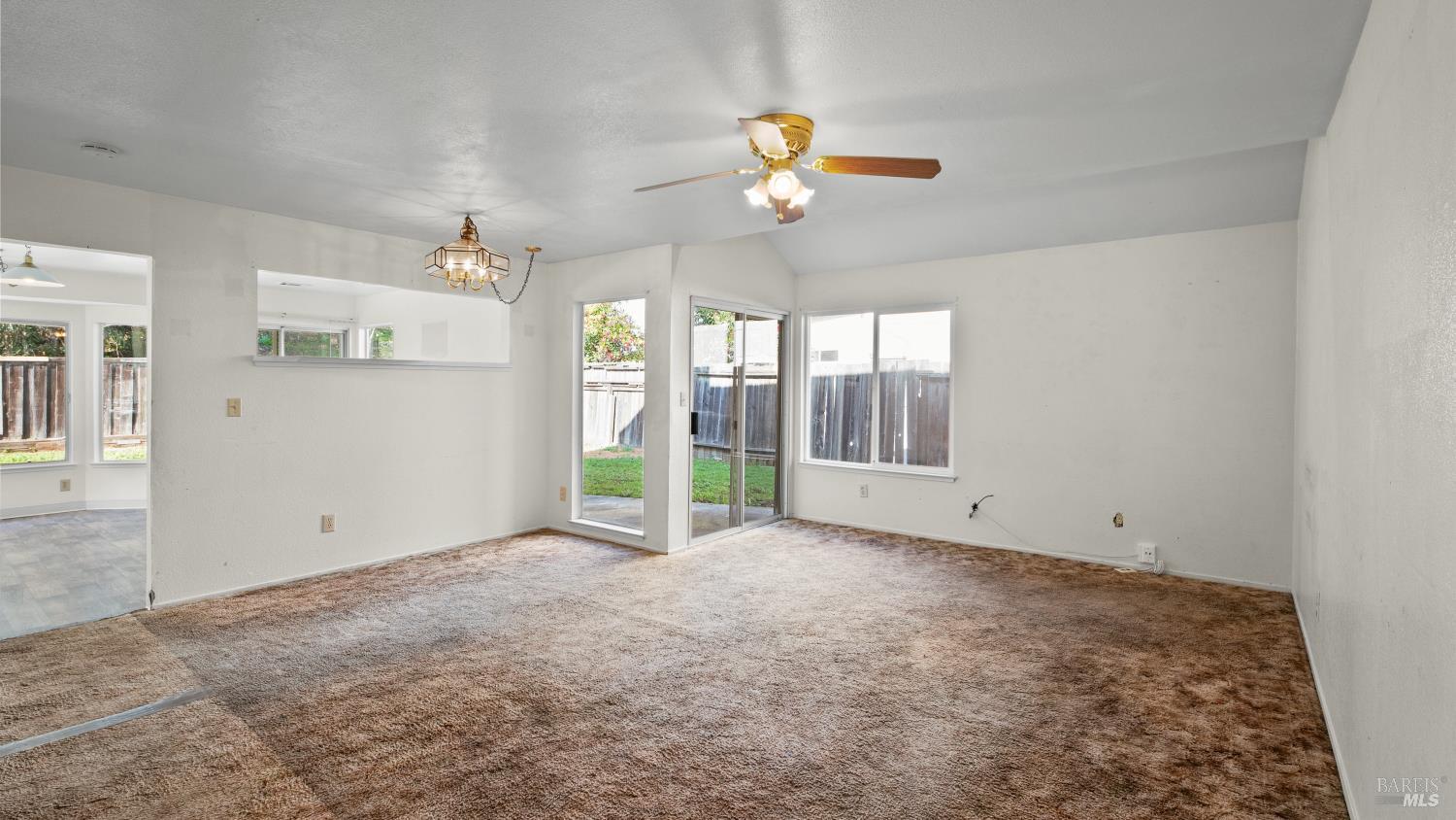 Detail Gallery Image 7 of 36 For 157 James River Rd, Vallejo,  CA 94591 - 4 Beds | 2/1 Baths