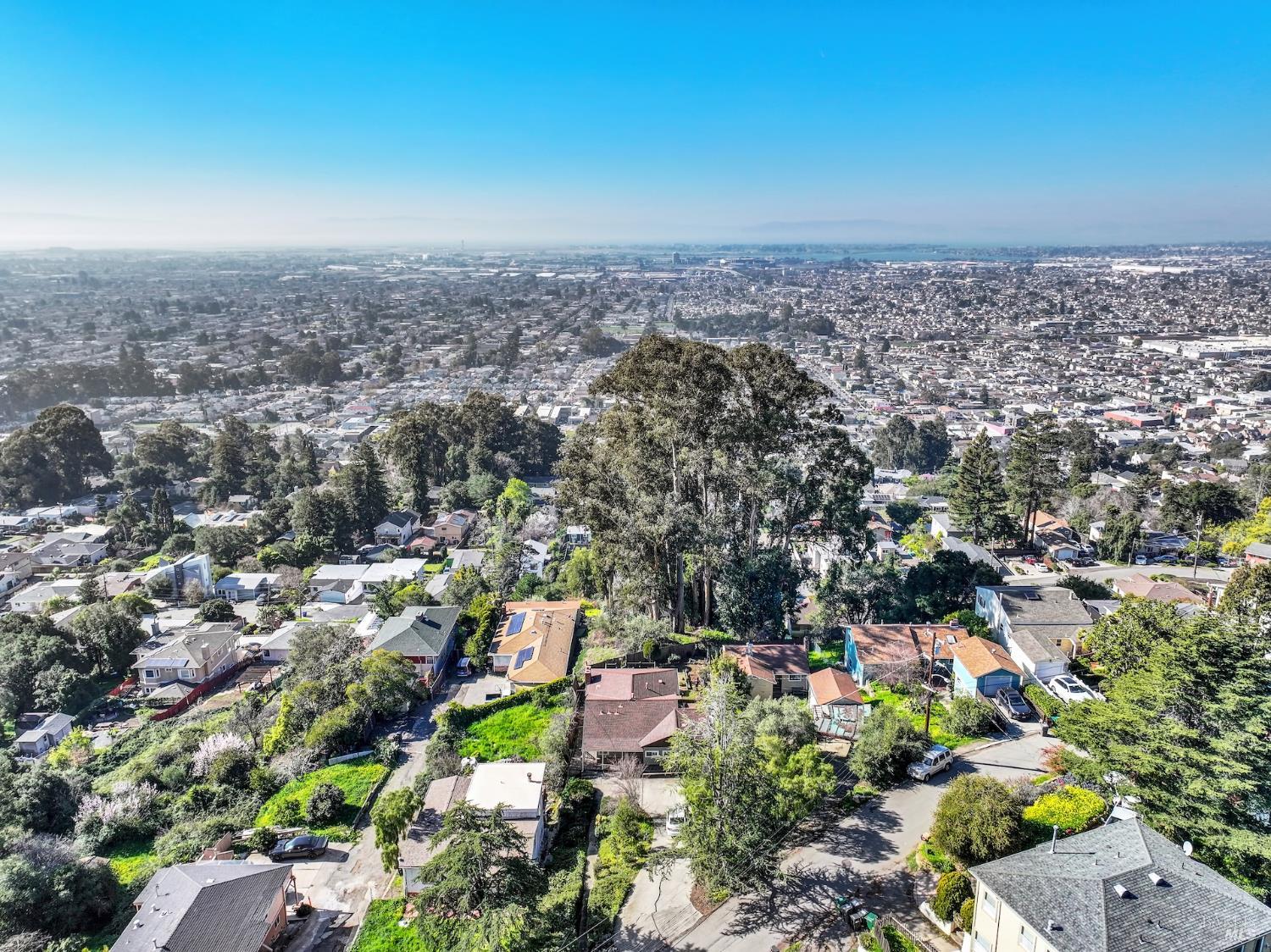 Detail Gallery Image 4 of 65 For 7937 Sunkist Dr, Oakland,  CA 94605 - 4 Beds | 3 Baths