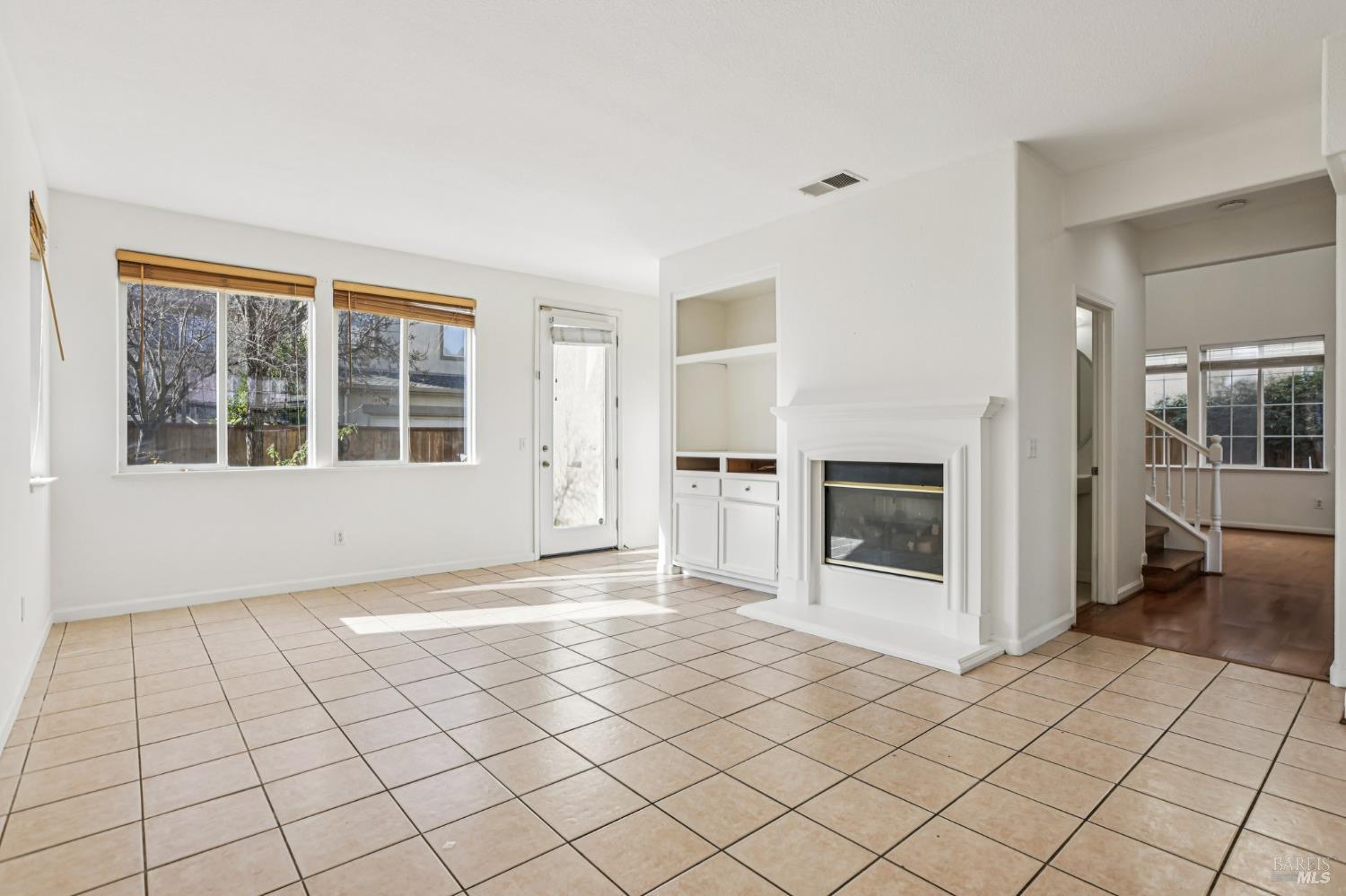 Detail Gallery Image 12 of 40 For 2623 Rosevine Ln, Santa Rosa,  CA 95407 - 4 Beds | 2/1 Baths